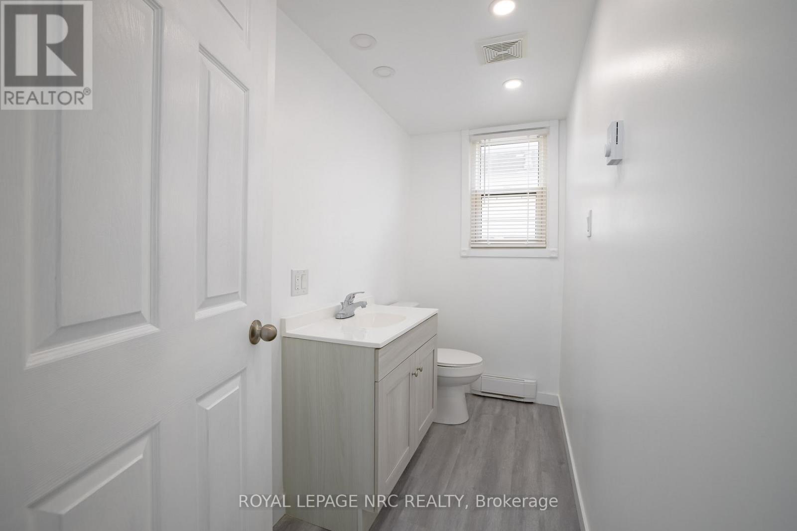 












170 NIAGARA STREET W

,
St. Catharines (E. Chester),




Ontario
L2R4L4

