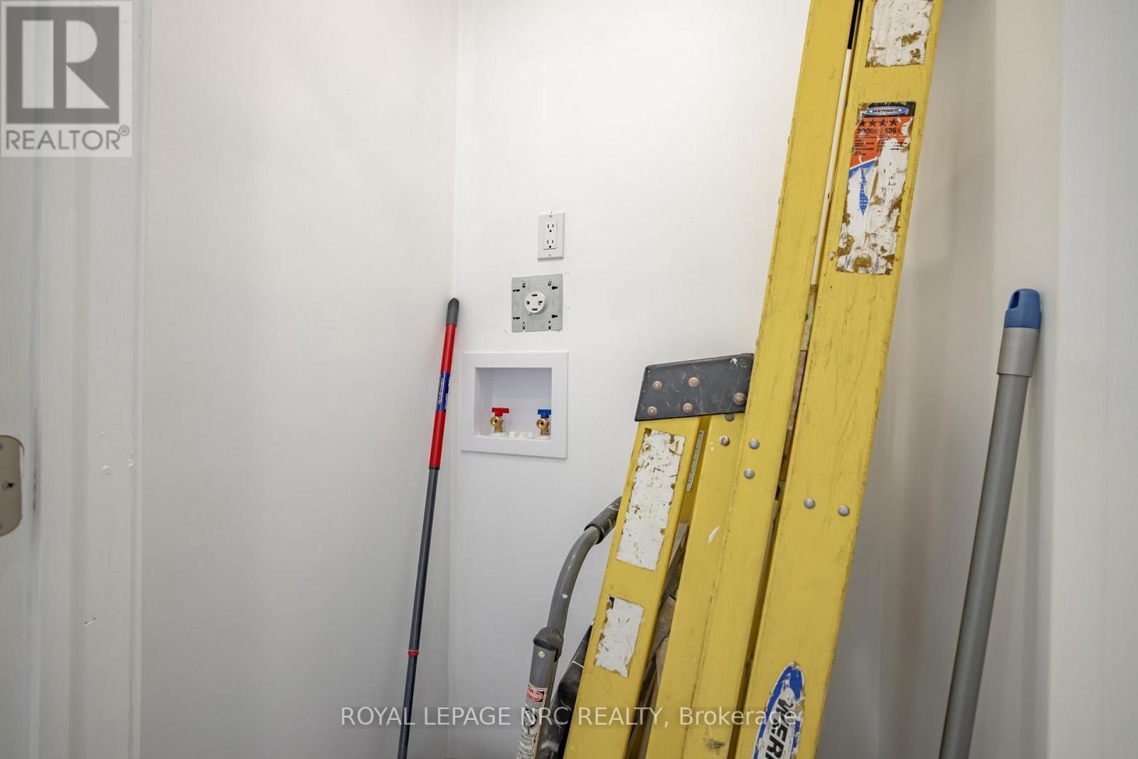 












170 NIAGARA STREET W

,
St. Catharines (E. Chester),




Ontario
L2R4L4

