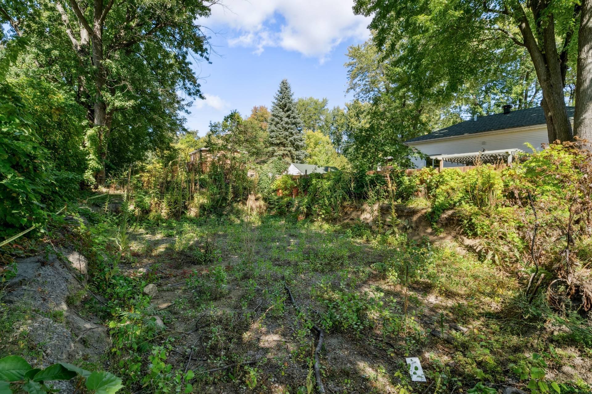 









2011


24e Rue

,
Laval (Laval-Ouest),







QC
H7R2K1

