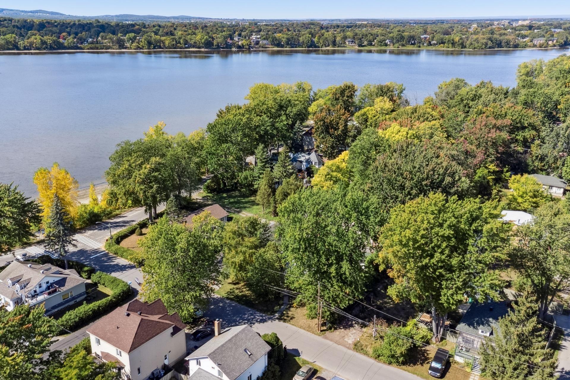 









2011


24e Rue

,
Laval (Laval-Ouest),







QC
H7R2K1

