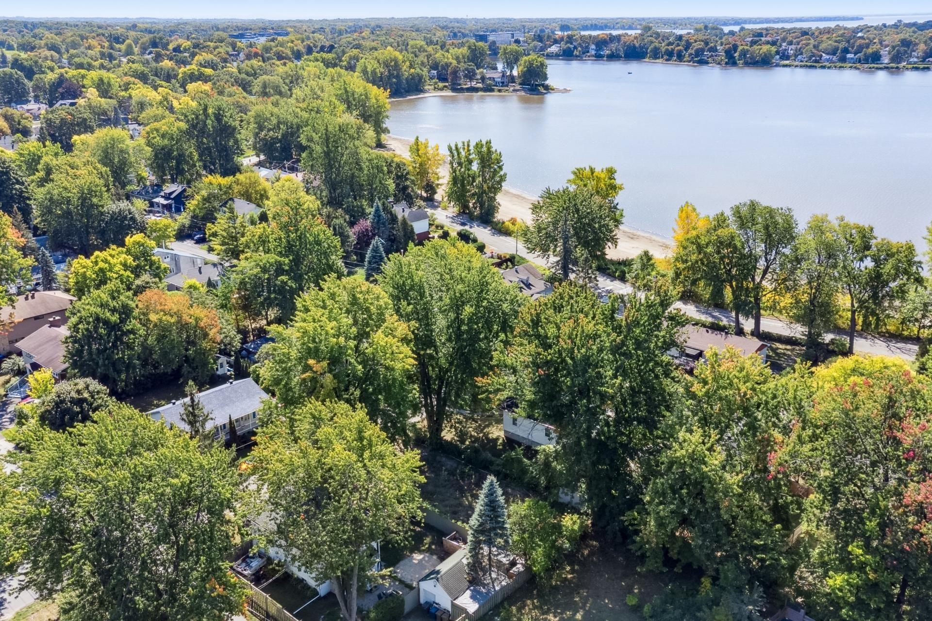 









2011


24e Rue

,
Laval (Laval-Ouest),







QC
H7R2K1

