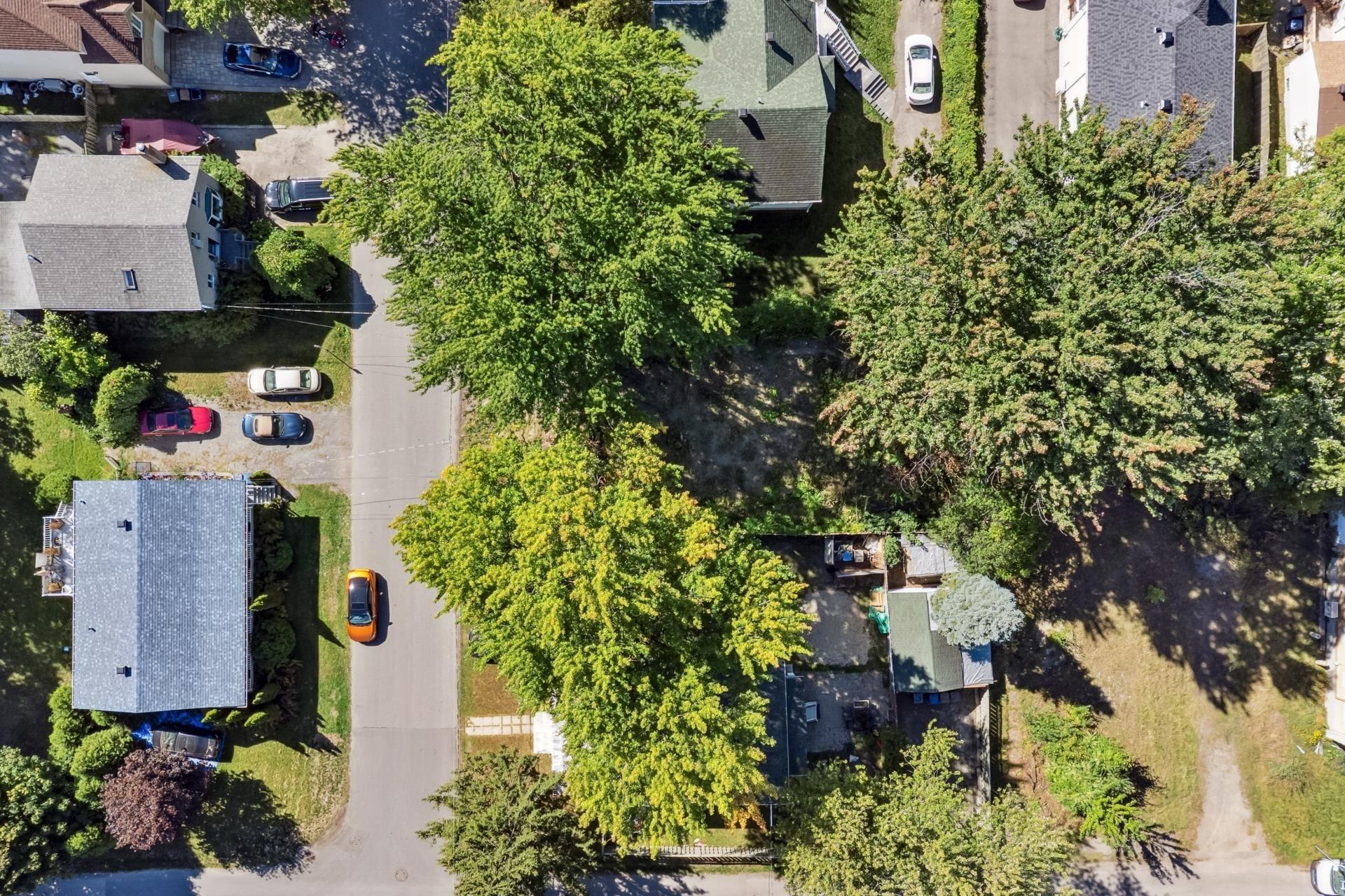 









2011


24e Rue

,
Laval (Laval-Ouest),







QC
H7R2K1

