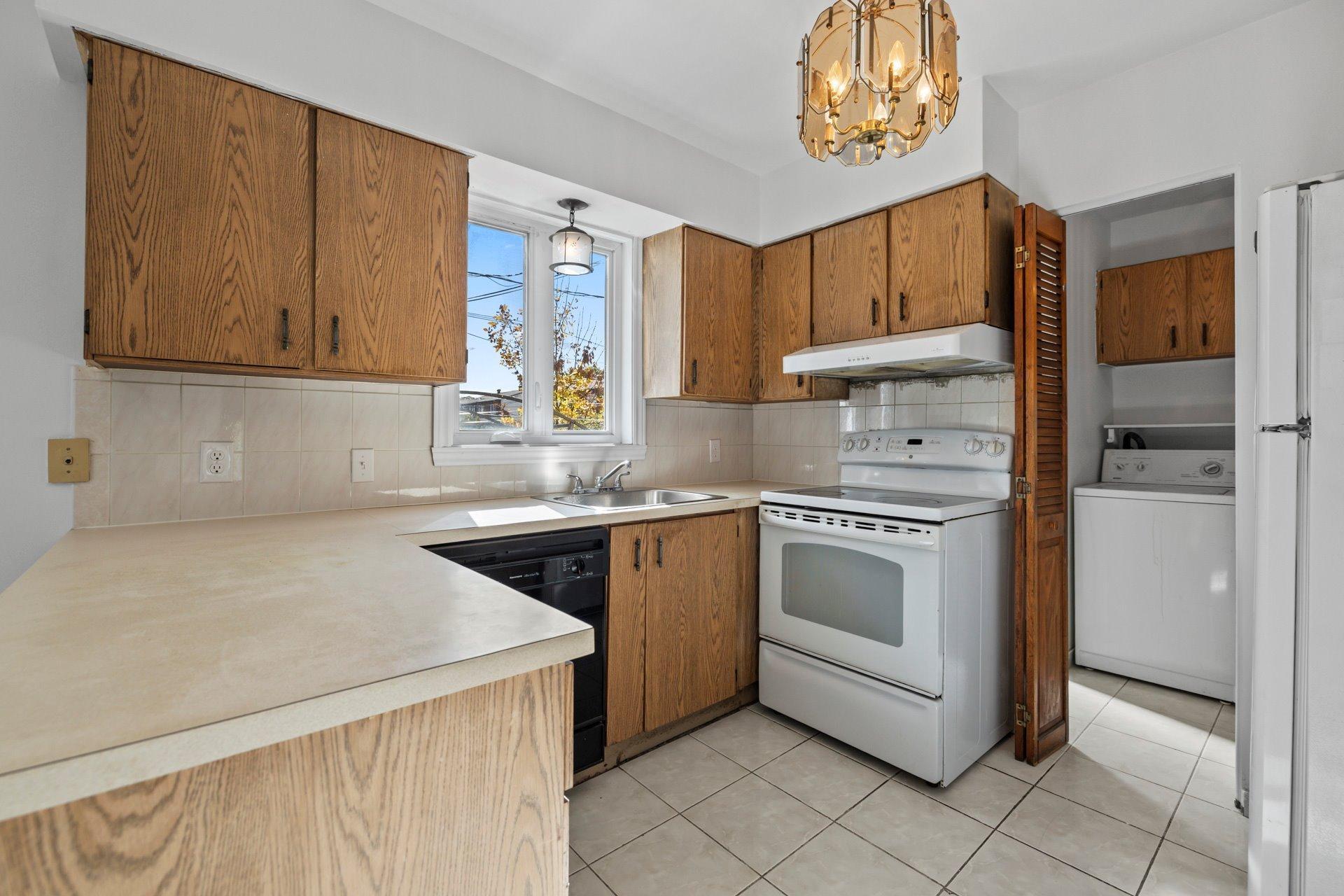 









1535


Rue Plaisance

,
Brossard,




QC
J4W3B4

