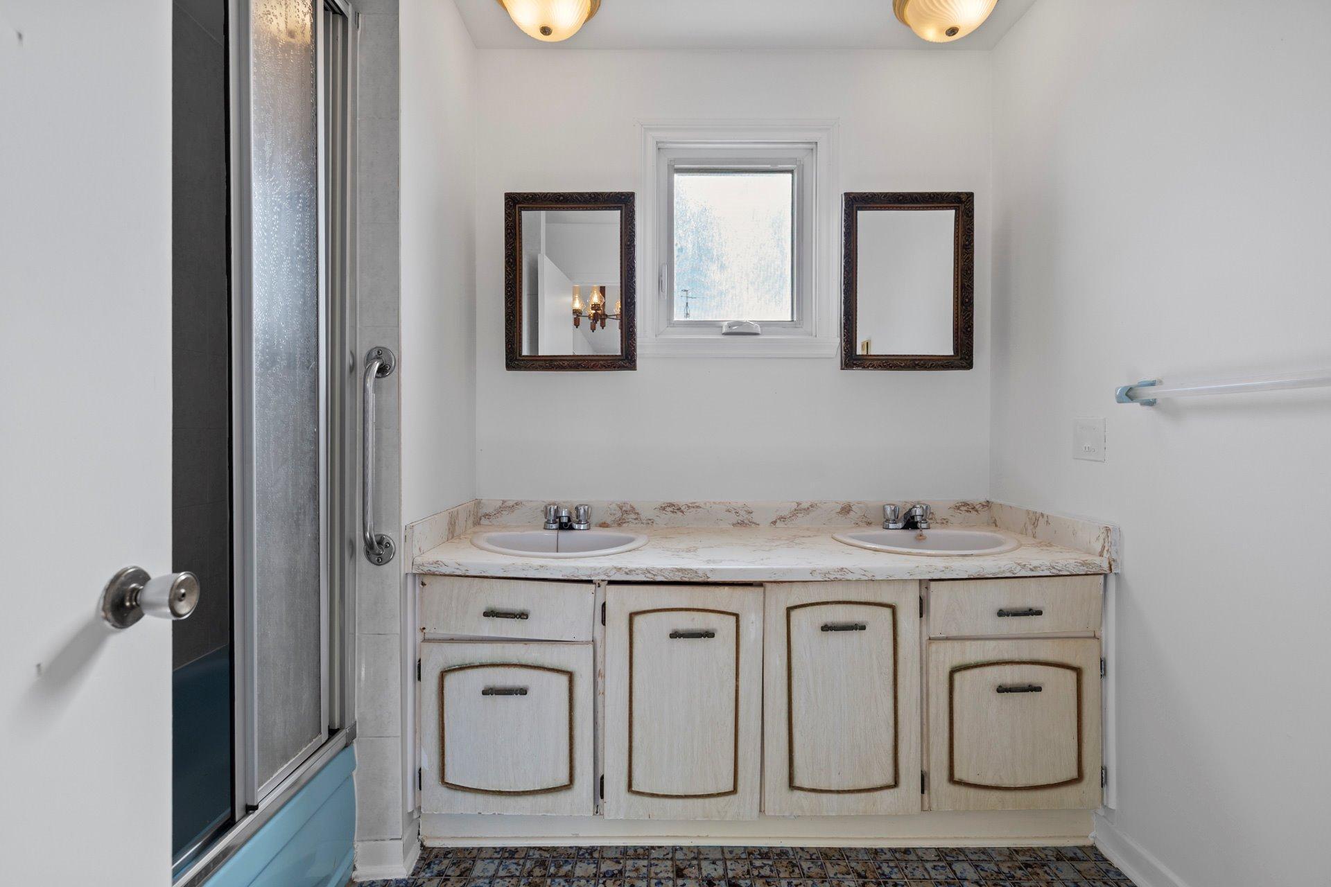 









1535


Rue Plaisance

,
Brossard,




QC
J4W3B4

