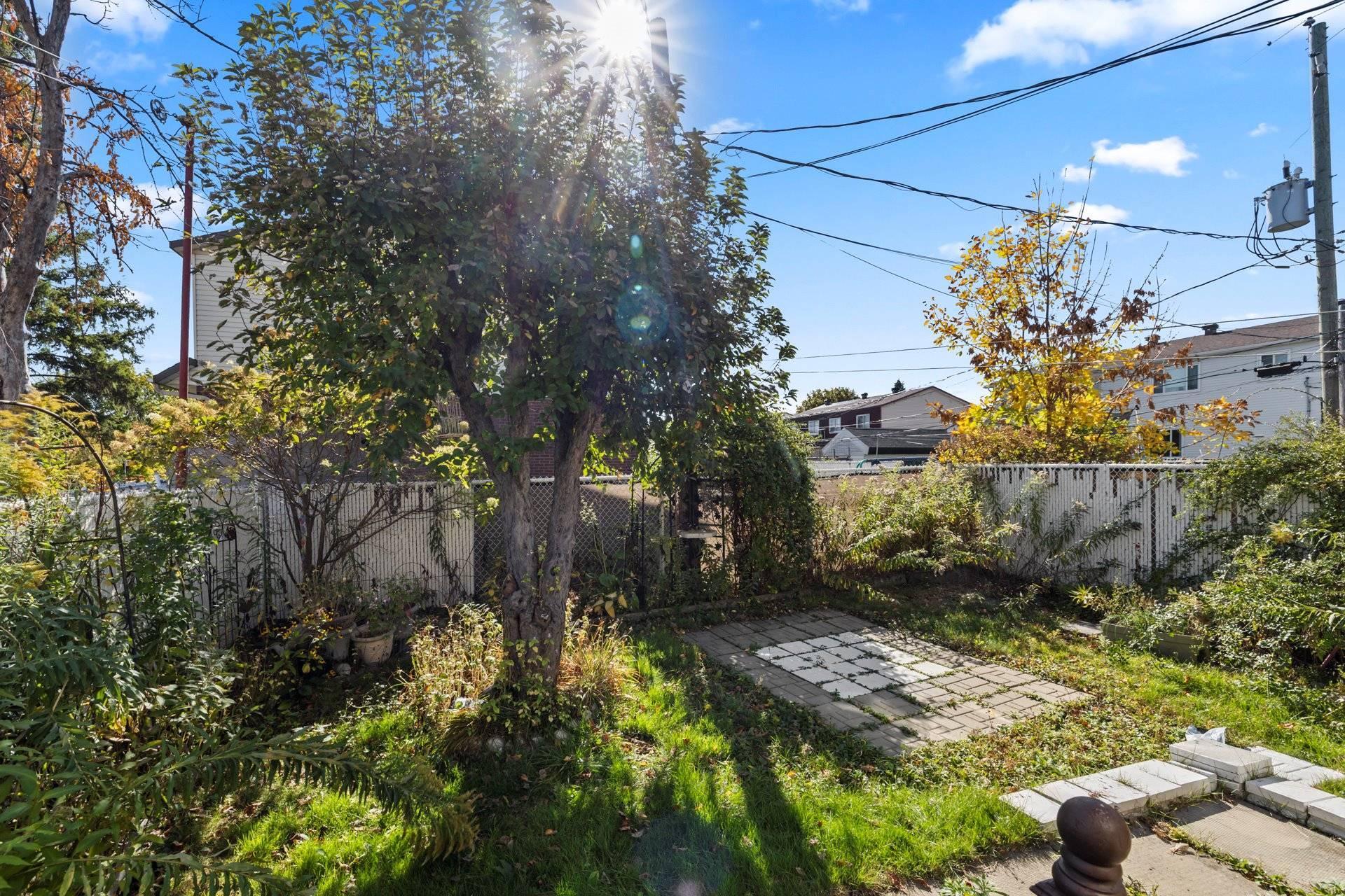 









1535


Rue Plaisance

,
Brossard,




QC
J4W3B4

