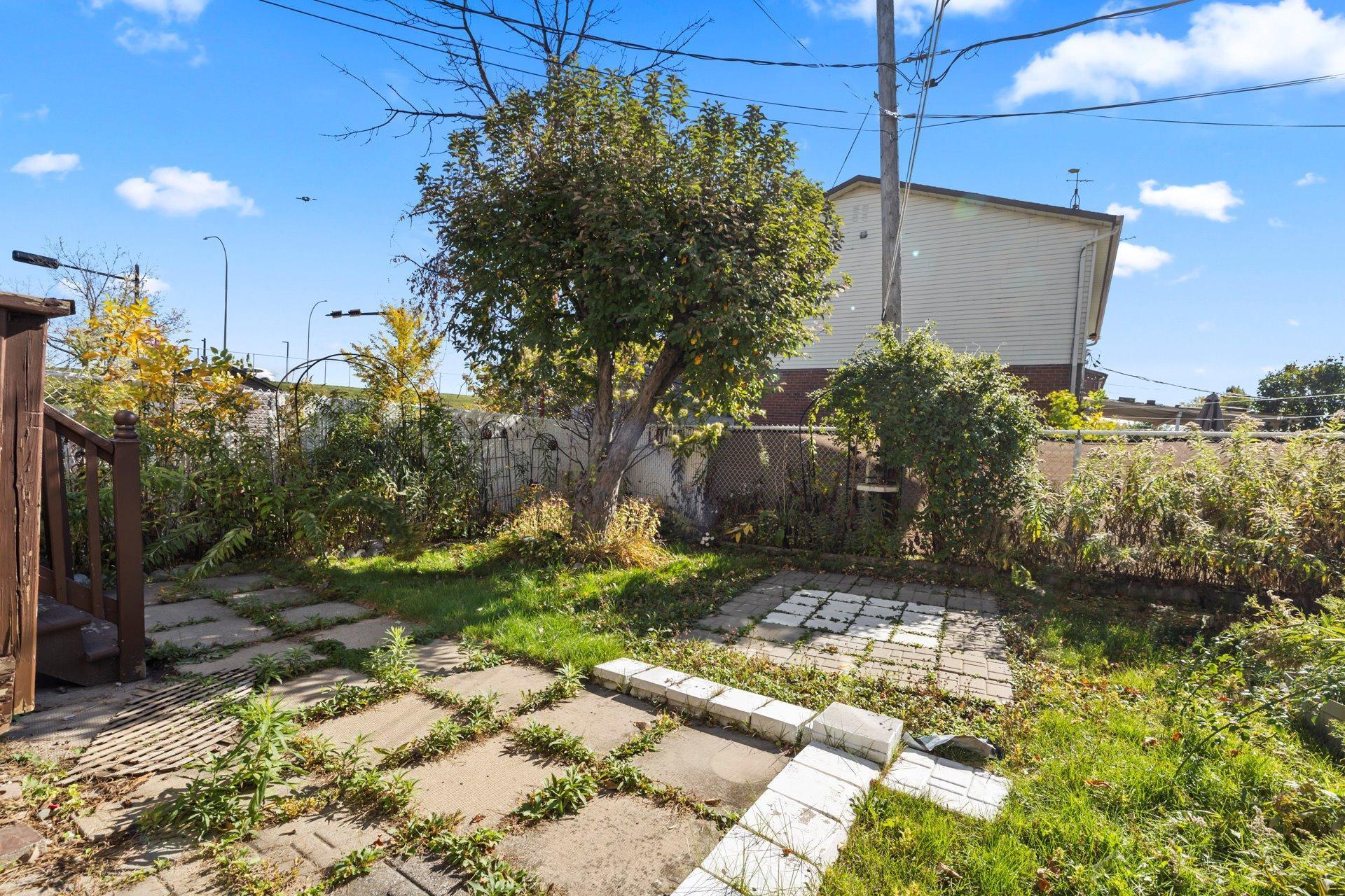 









1535


Rue Plaisance

,
Brossard,




QC
J4W3B4

