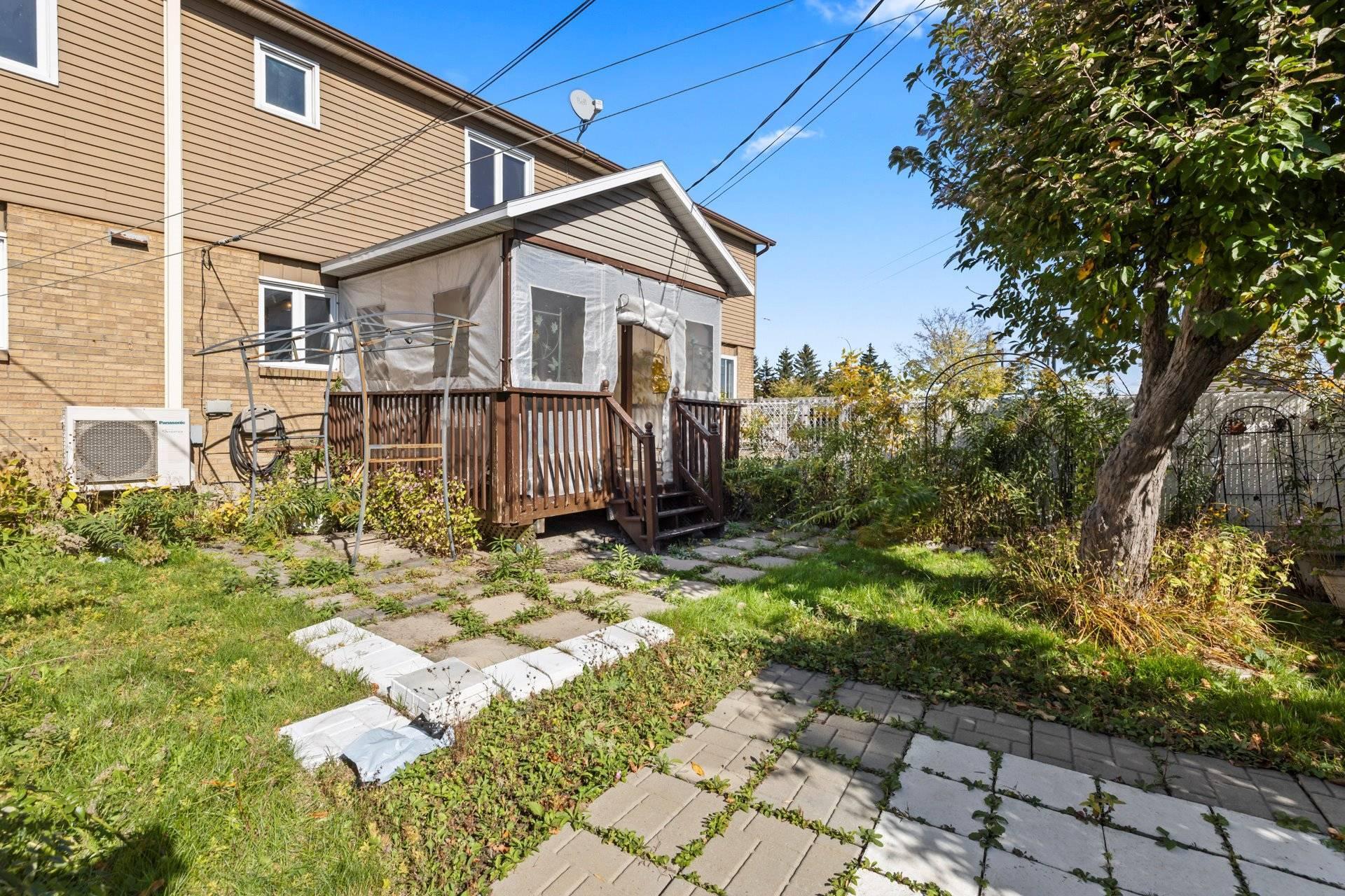 









1535


Rue Plaisance

,
Brossard,




QC
J4W3B4

