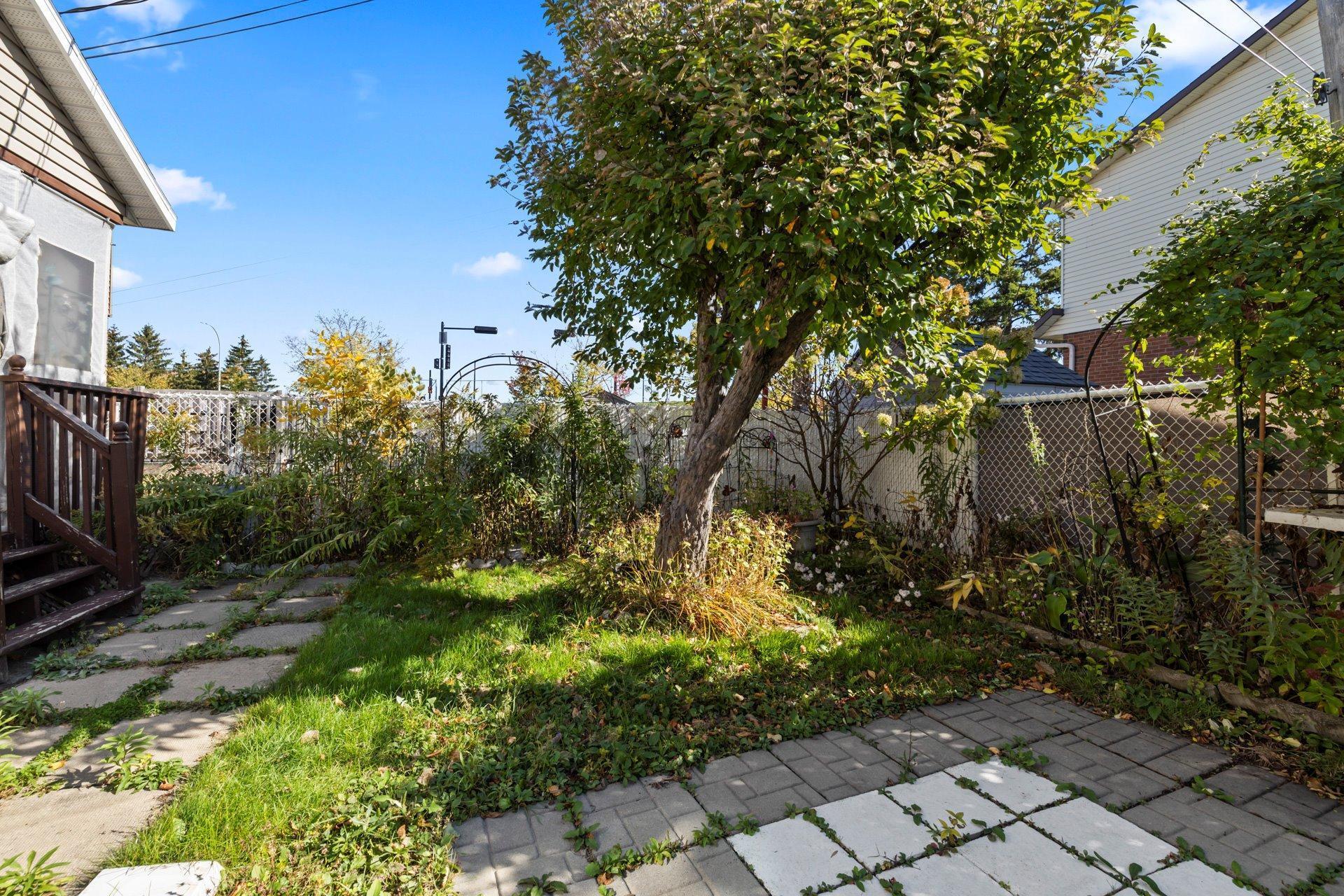 









1535


Rue Plaisance

,
Brossard,




QC
J4W3B4

