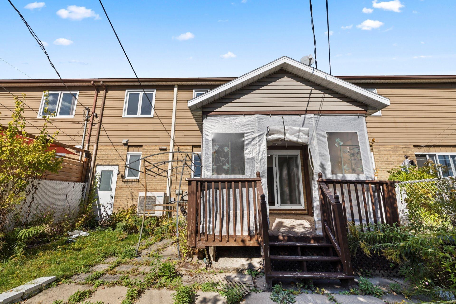 









1535


Rue Plaisance

,
Brossard,




QC
J4W3B4

