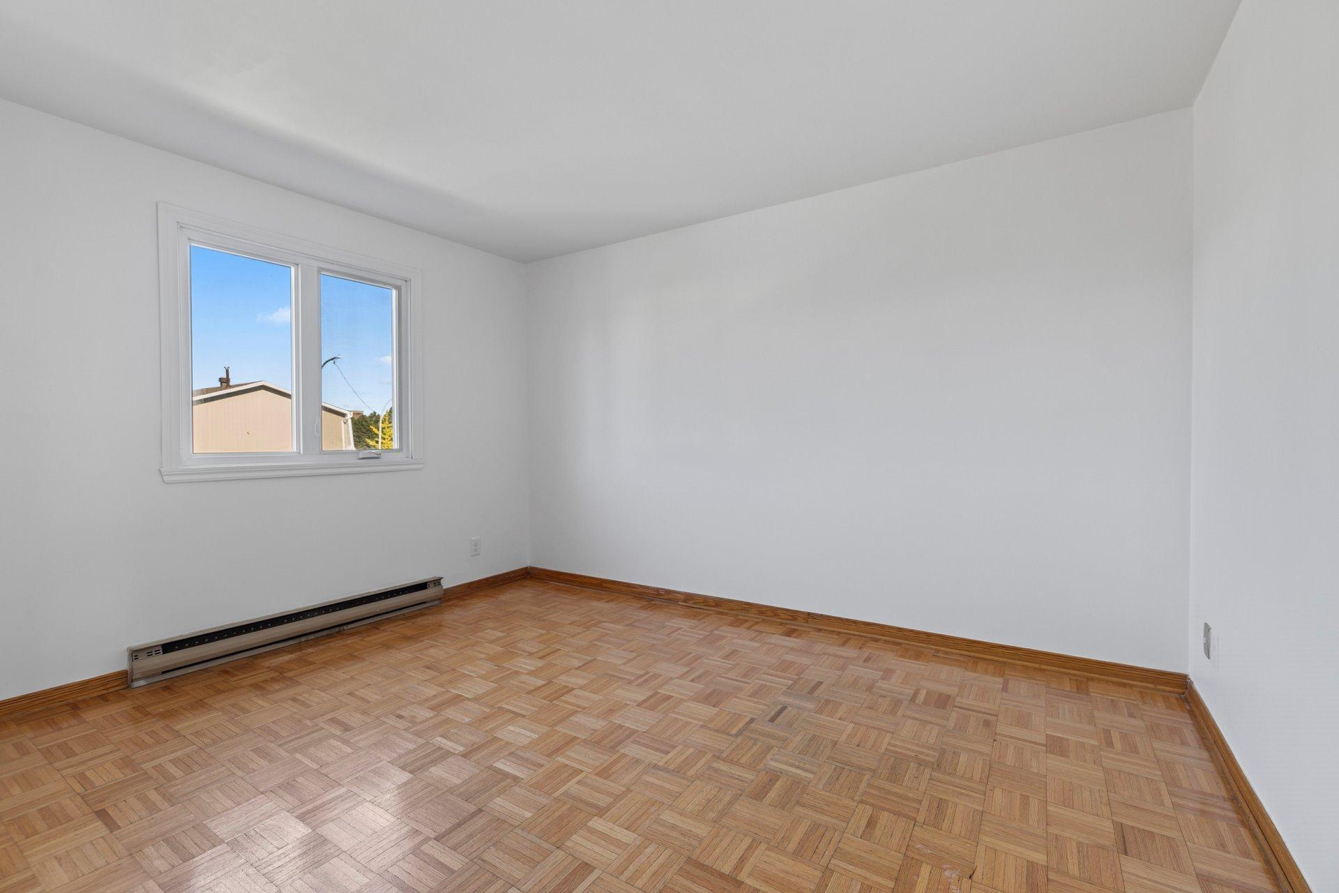 









1535


Rue Plaisance

,
Brossard,




QC
J4W3B4

