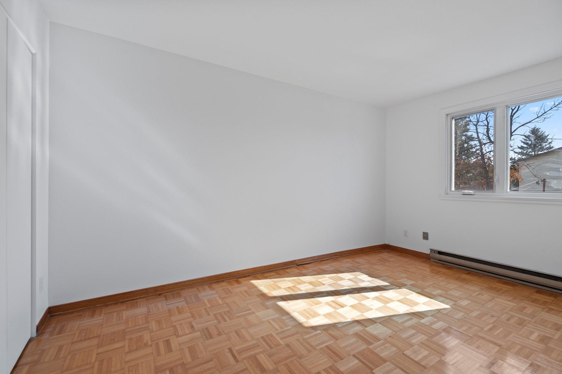 









1535


Rue Plaisance

,
Brossard,




QC
J4W3B4

