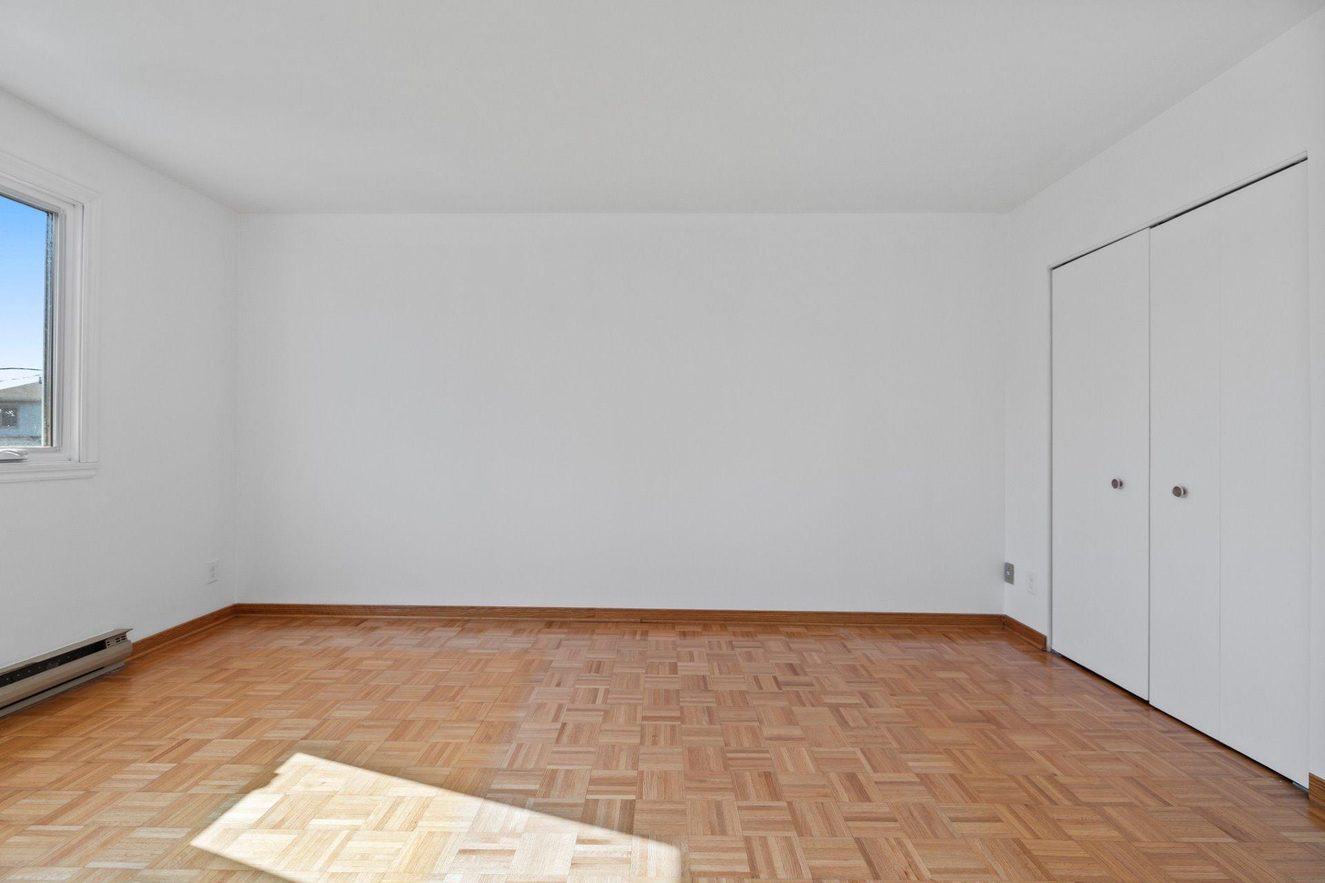 









1535


Rue Plaisance

,
Brossard,




QC
J4W3B4

