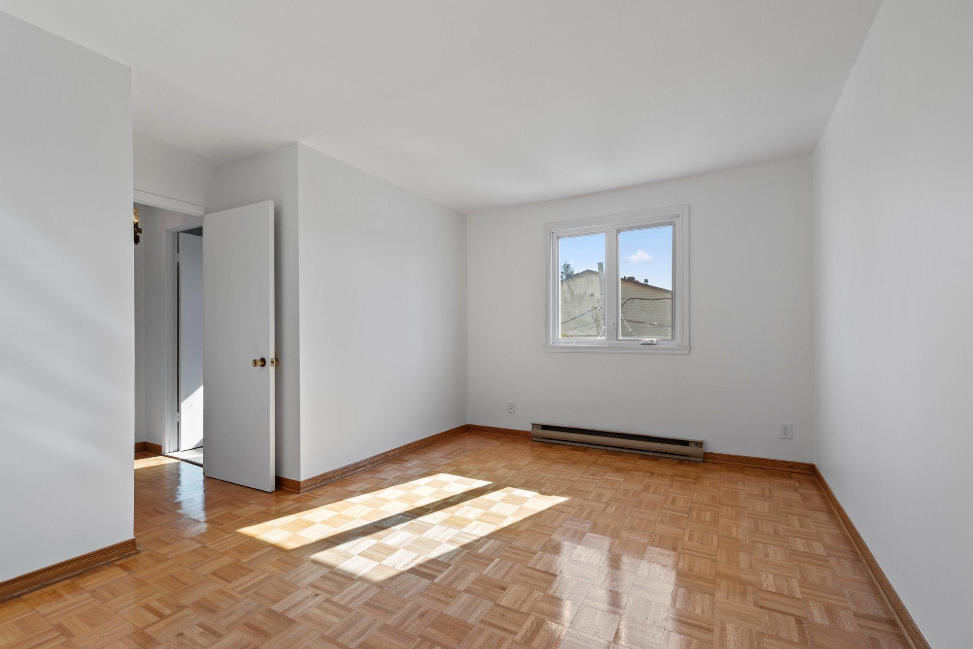 









1535


Rue Plaisance

,
Brossard,




QC
J4W3B4

