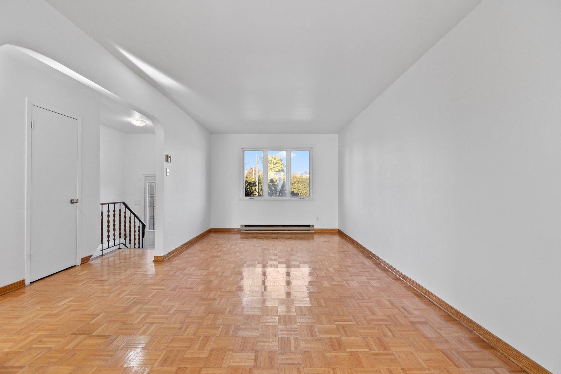 









1535


Rue Plaisance

,
Brossard,




QC
J4W3B4

