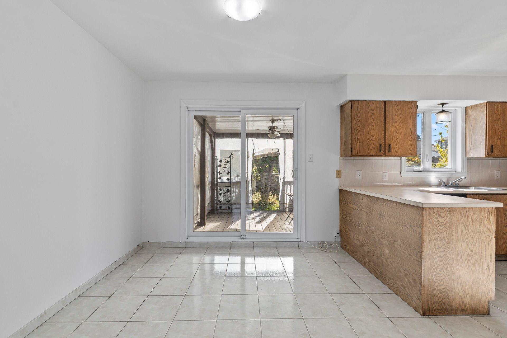 









1535


Rue Plaisance

,
Brossard,




QC
J4W3B4

