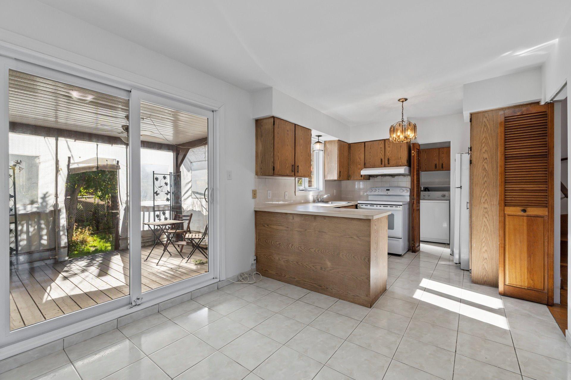 









1535


Rue Plaisance

,
Brossard,




QC
J4W3B4

