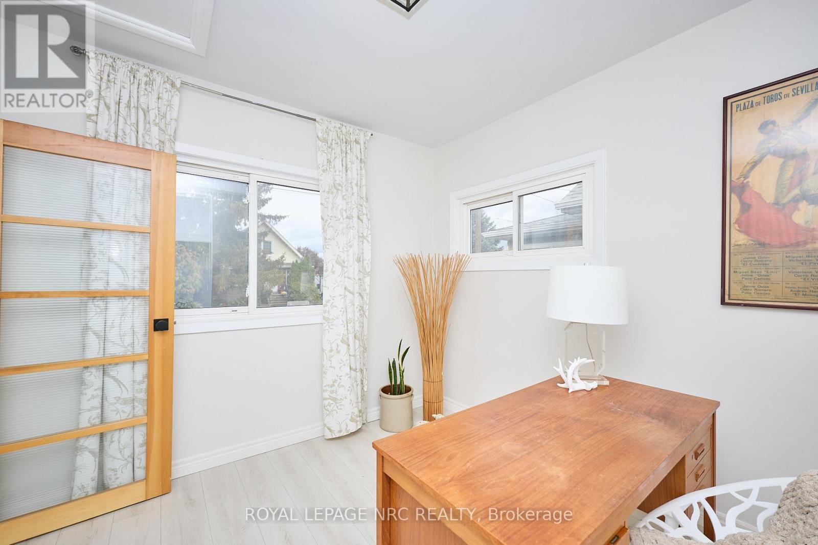 












10 FAIRBURN AVENUE

,
St. Catharines (Burleigh Hill),




Ontario
L2T1B2

