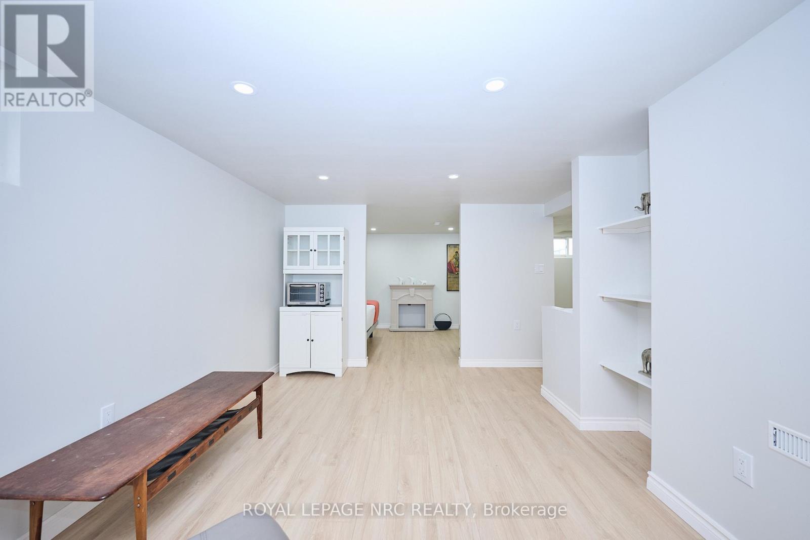 












10 FAIRBURN AVENUE

,
St. Catharines (Burleigh Hill),




Ontario
L2T1B2

