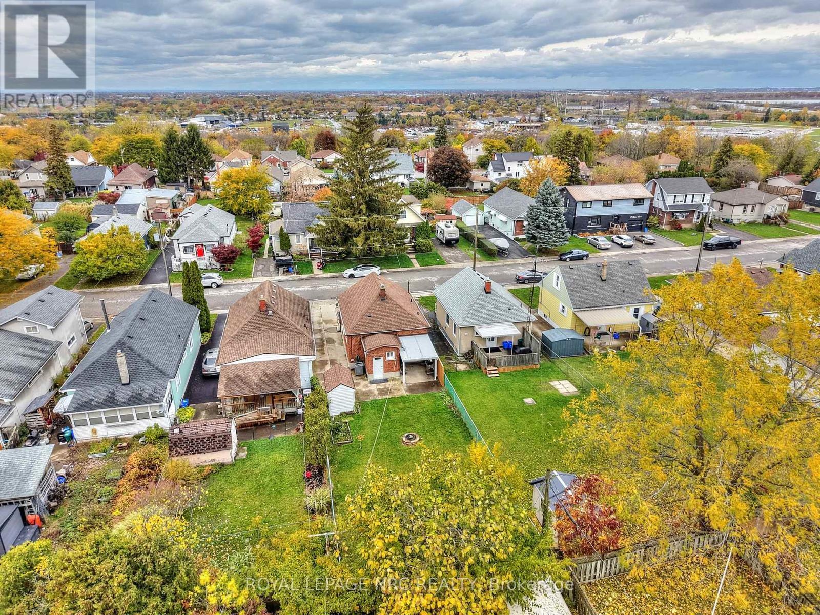 












10 FAIRBURN AVENUE

,
St. Catharines (Burleigh Hill),




Ontario
L2T1B2

