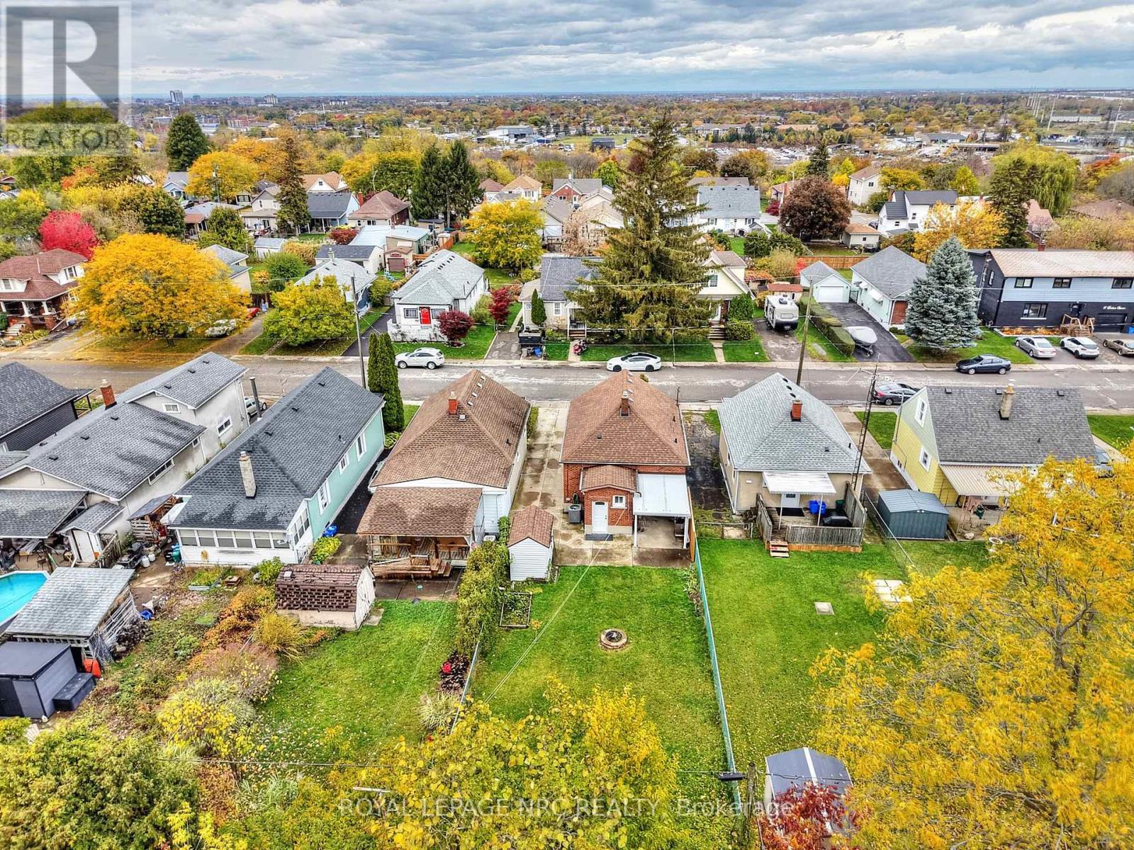 












10 FAIRBURN AVENUE

,
St. Catharines (Burleigh Hill),




Ontario
L2T1B2

