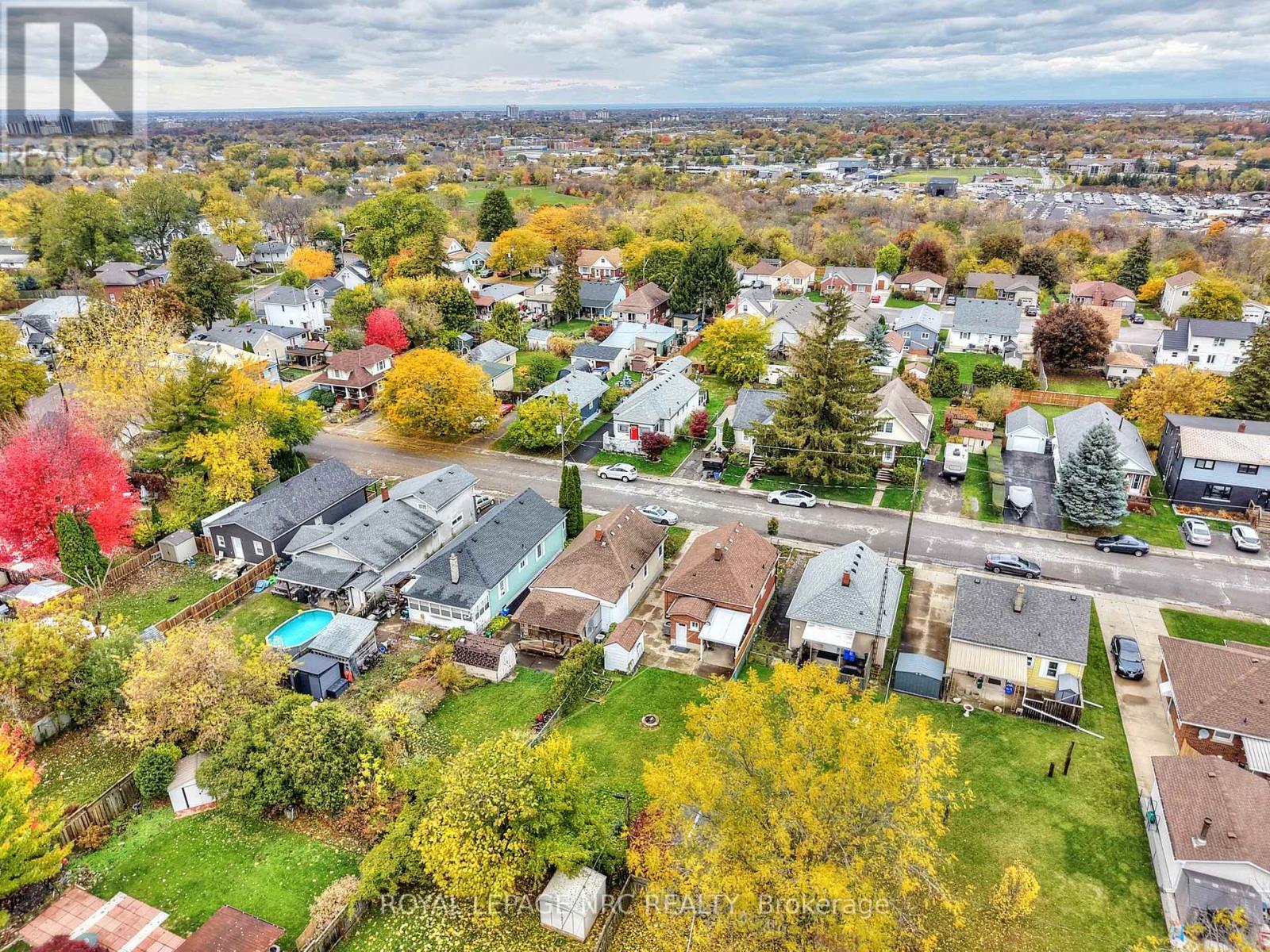 












10 FAIRBURN AVENUE

,
St. Catharines (Burleigh Hill),




Ontario
L2T1B2

