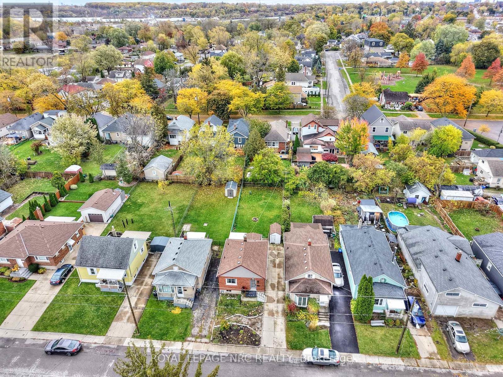 












10 FAIRBURN AVENUE

,
St. Catharines (Burleigh Hill),




Ontario
L2T1B2

