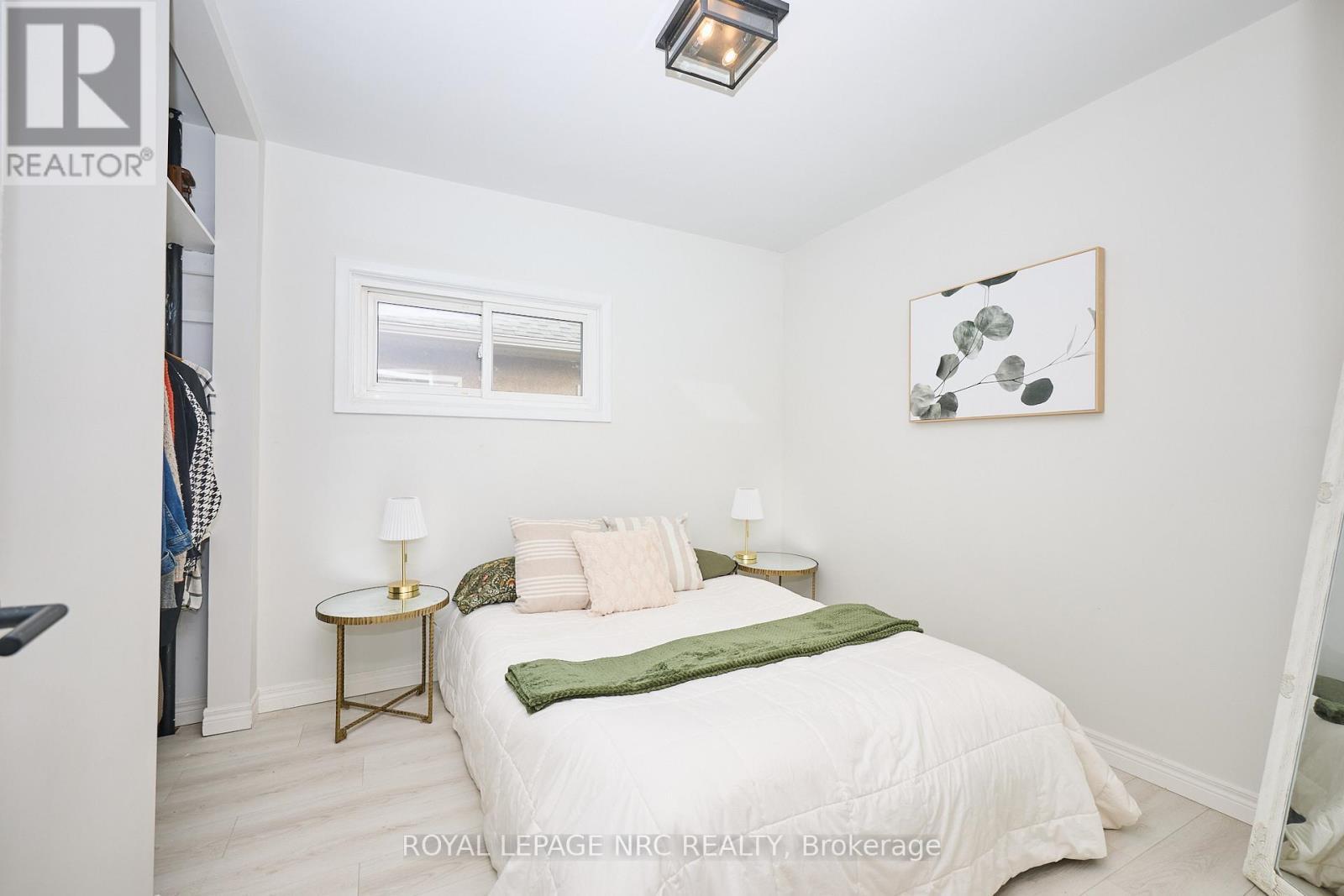 












10 FAIRBURN AVENUE

,
St. Catharines (Burleigh Hill),




Ontario
L2T1B2

