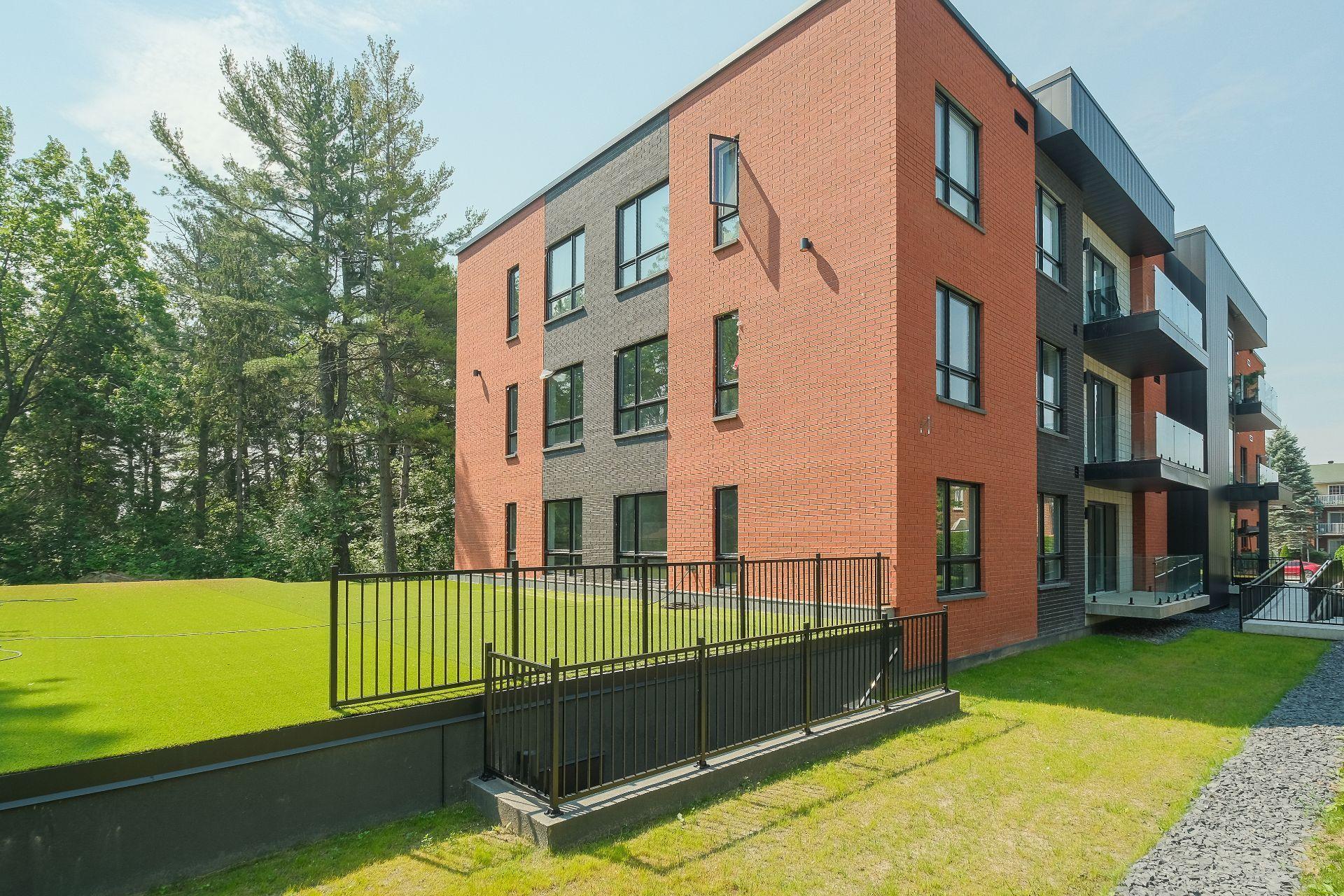 









2010


Rue De Chambly

, 304,
Saint-Bruno-de-Montarville,




QC
J3V0E5

