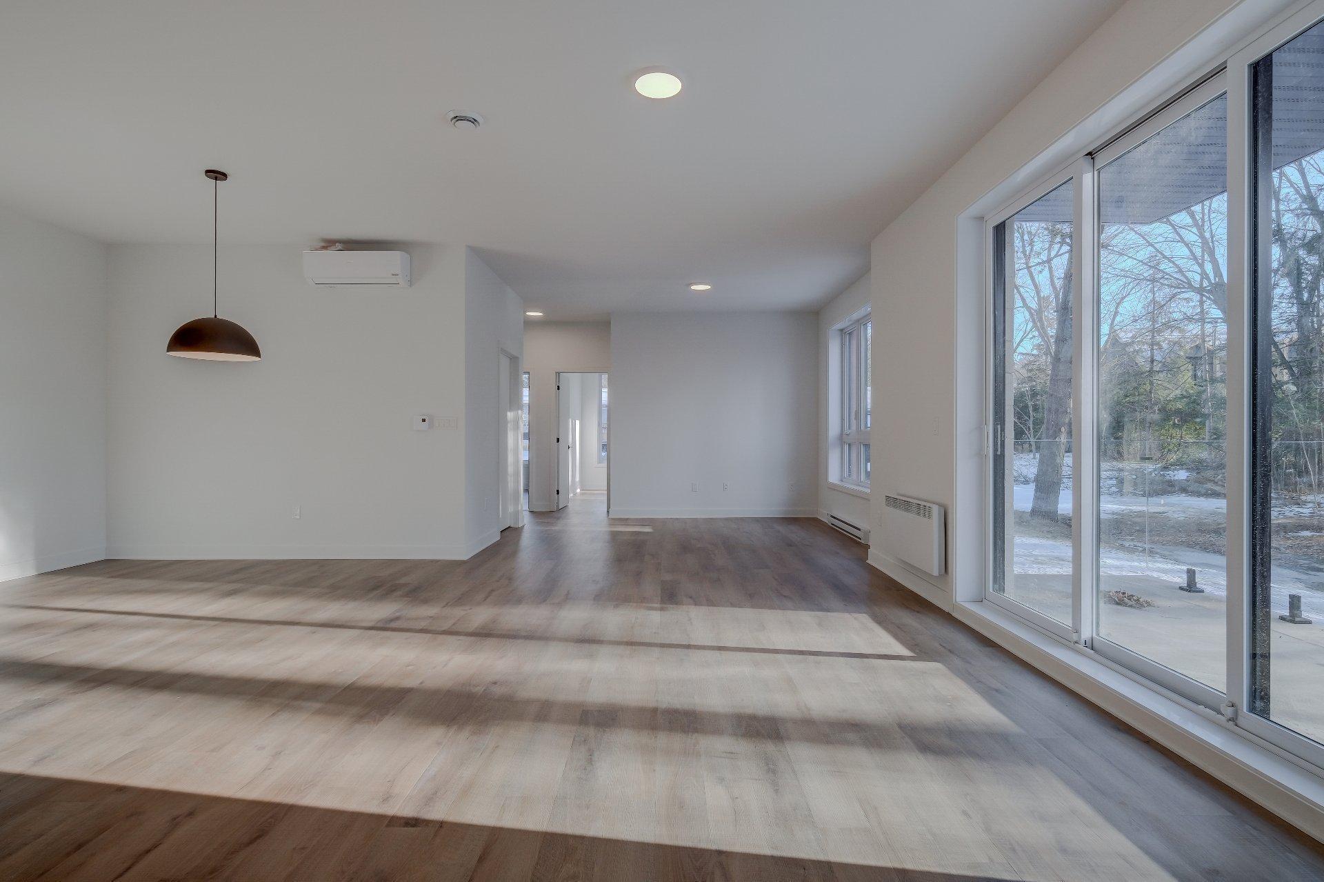 









2010


Rue De Chambly

, 304,
Saint-Bruno-de-Montarville,




QC
J3V0E5

