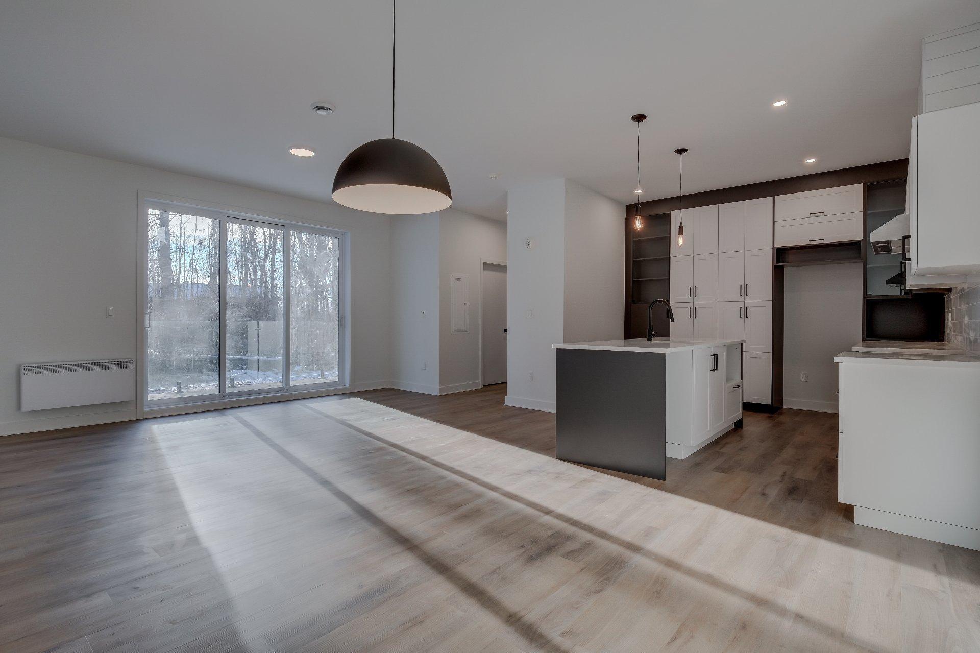 









2010


Rue De Chambly

, 304,
Saint-Bruno-de-Montarville,




QC
J3V0E5

