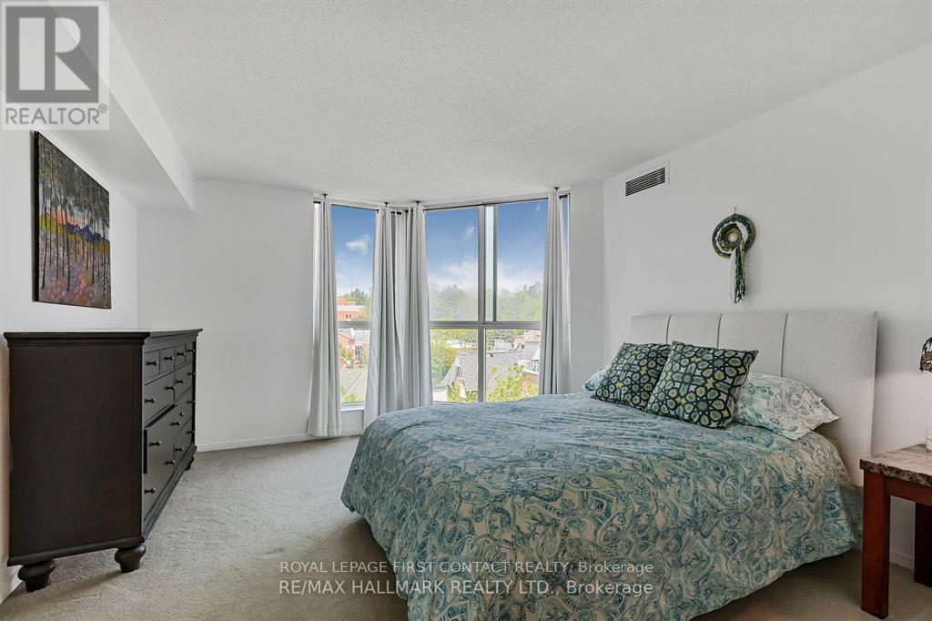 












811 - 150 DUNLOP STREET E

,
Barrie,




Ontario
L4M6H1

