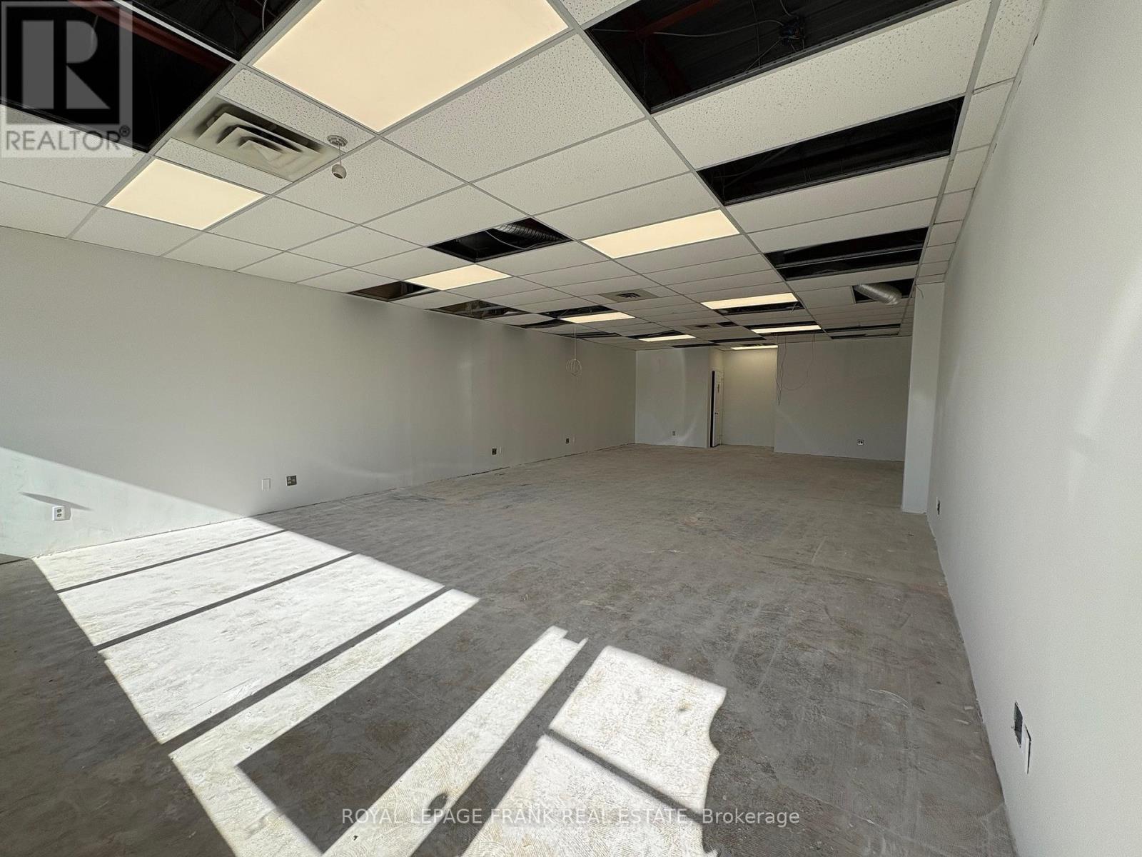 












8 - 400 KING STREET W

,
Oshawa (McLaughlin),




Ontario
L1J2J9

