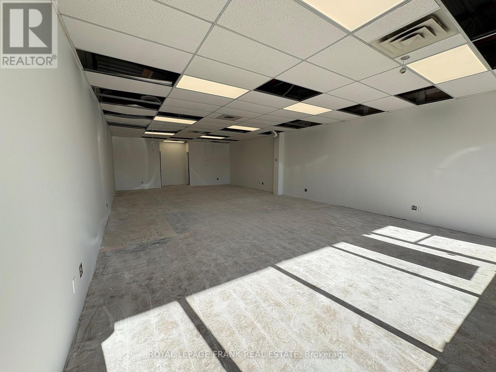 












8 - 400 KING STREET W

,
Oshawa (McLaughlin),




Ontario
L1J2J9

