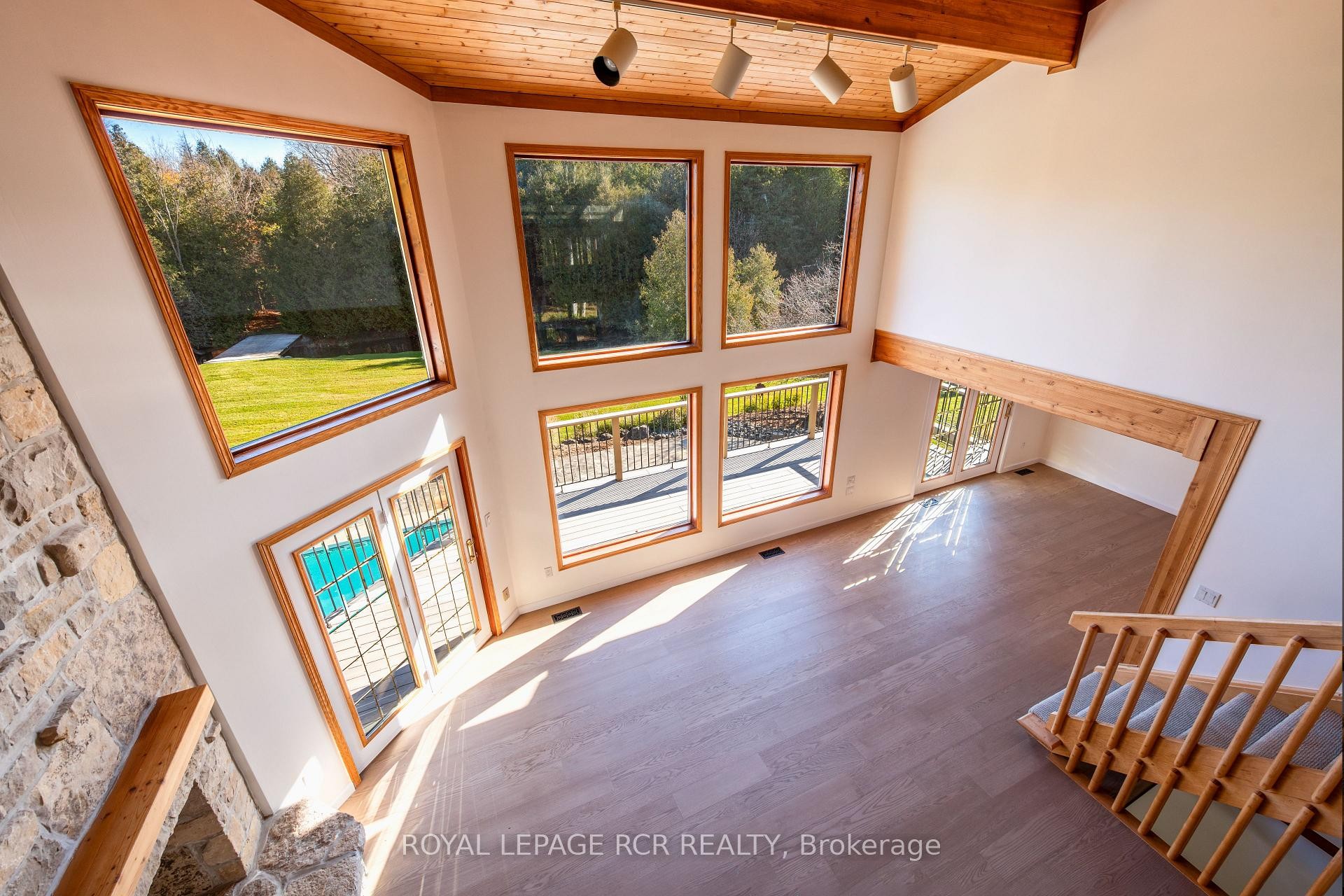 









674189


Hurontario

Street,
Mono,







ON
L9W 5R9

