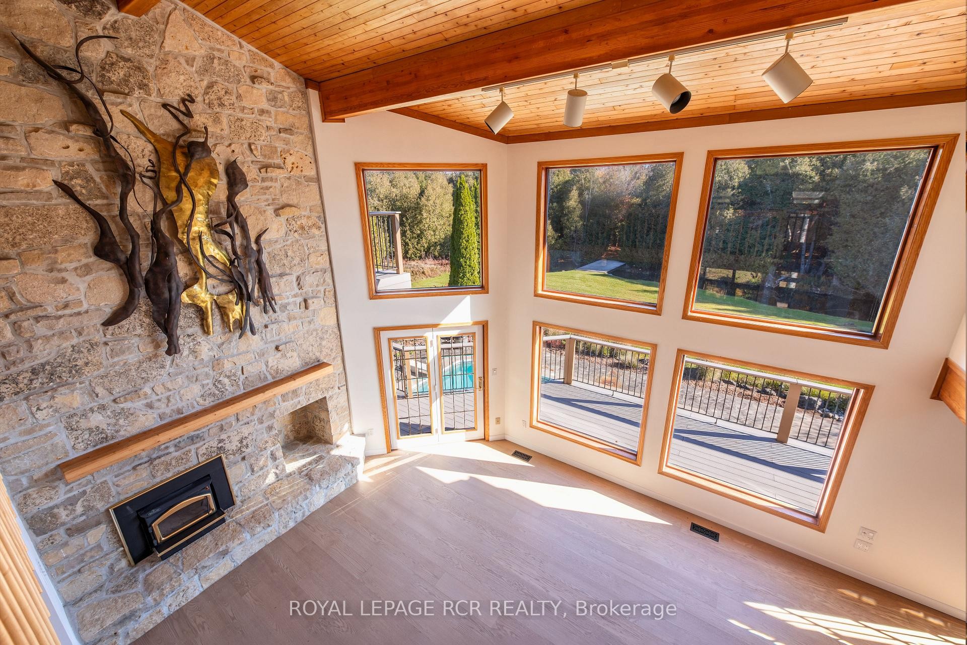 









674189


Hurontario

Street,
Mono,







ON
L9W 5R9

