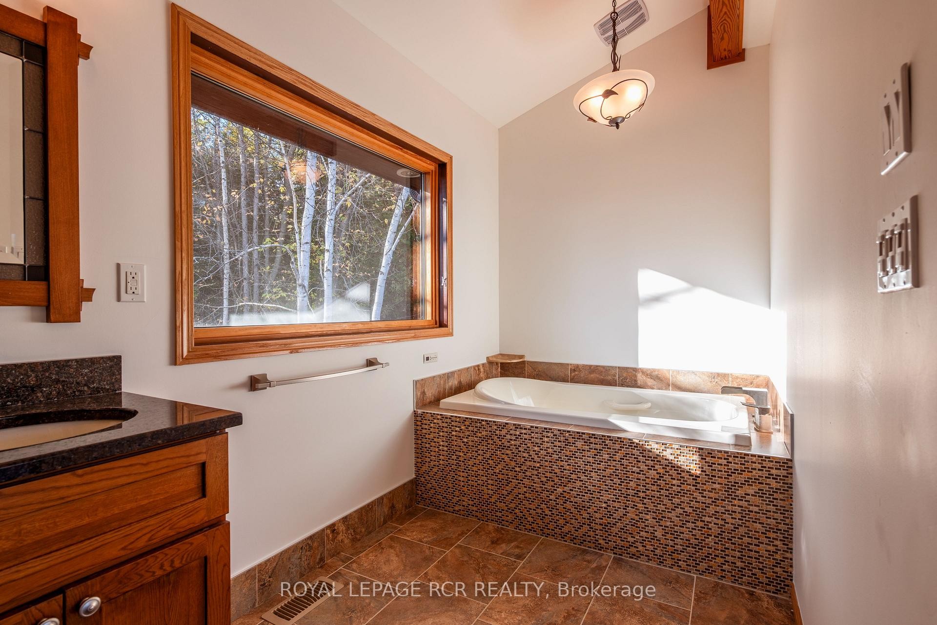 









674189


Hurontario

Street,
Mono,







ON
L9W 5R9

