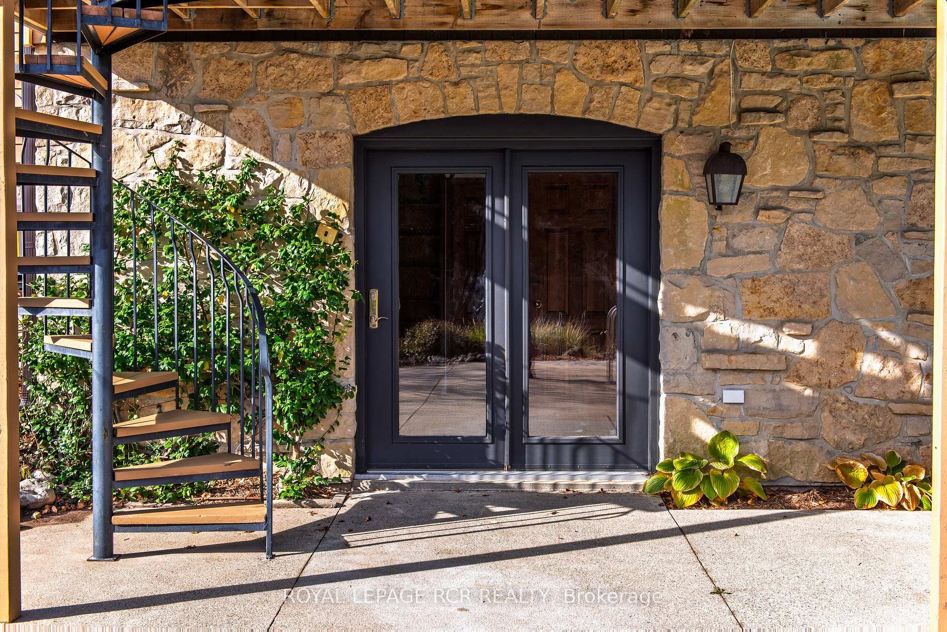 









674189


Hurontario

Street,
Mono,







ON
L9W 5R9

