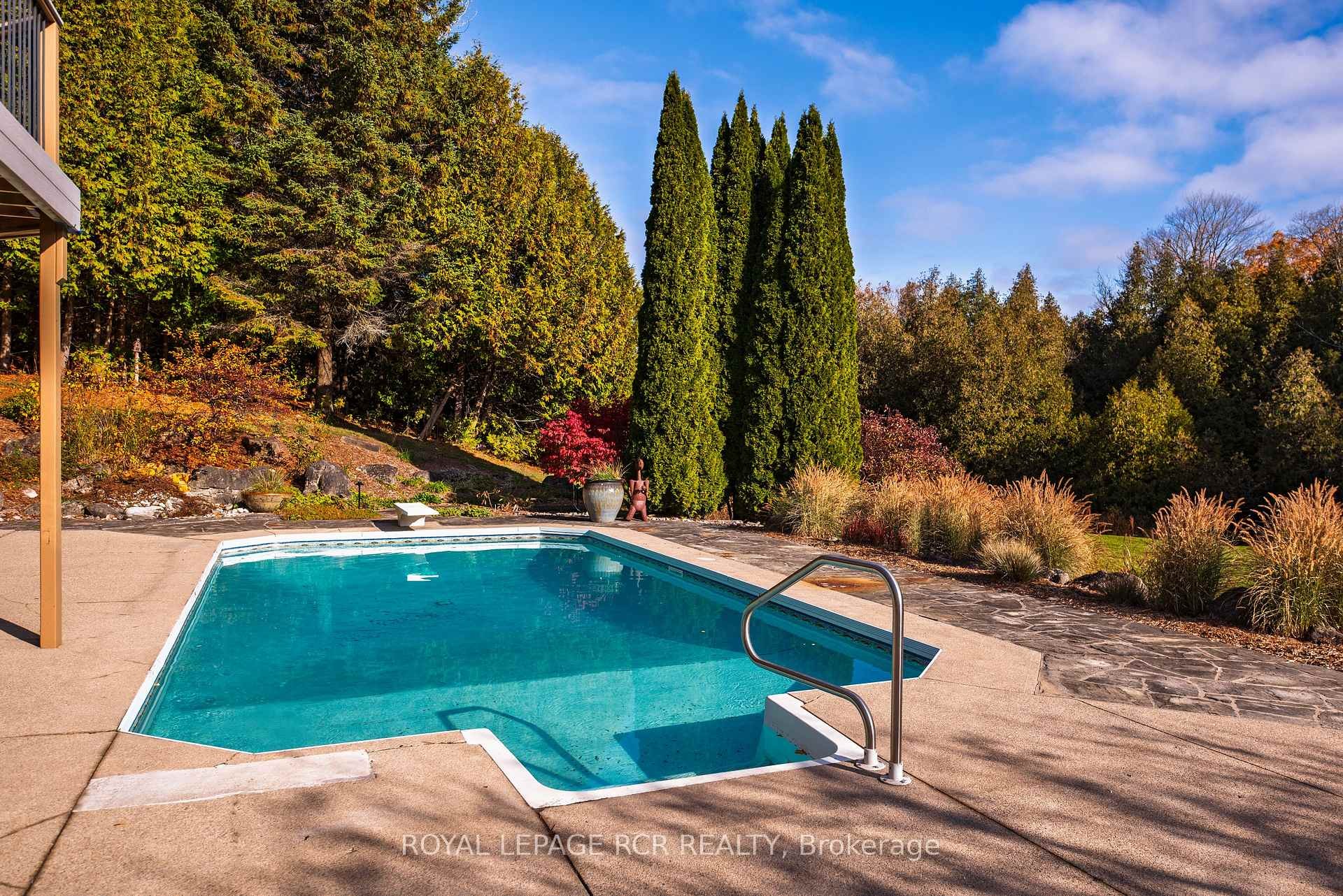 









674189


Hurontario

Street,
Mono,







ON
L9W 5R9

