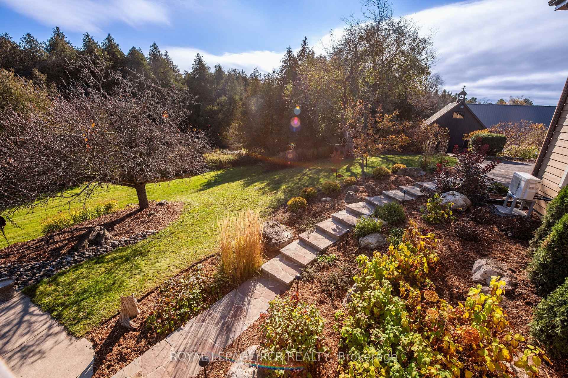 









674189


Hurontario

Street,
Mono,







ON
L9W 5R9

