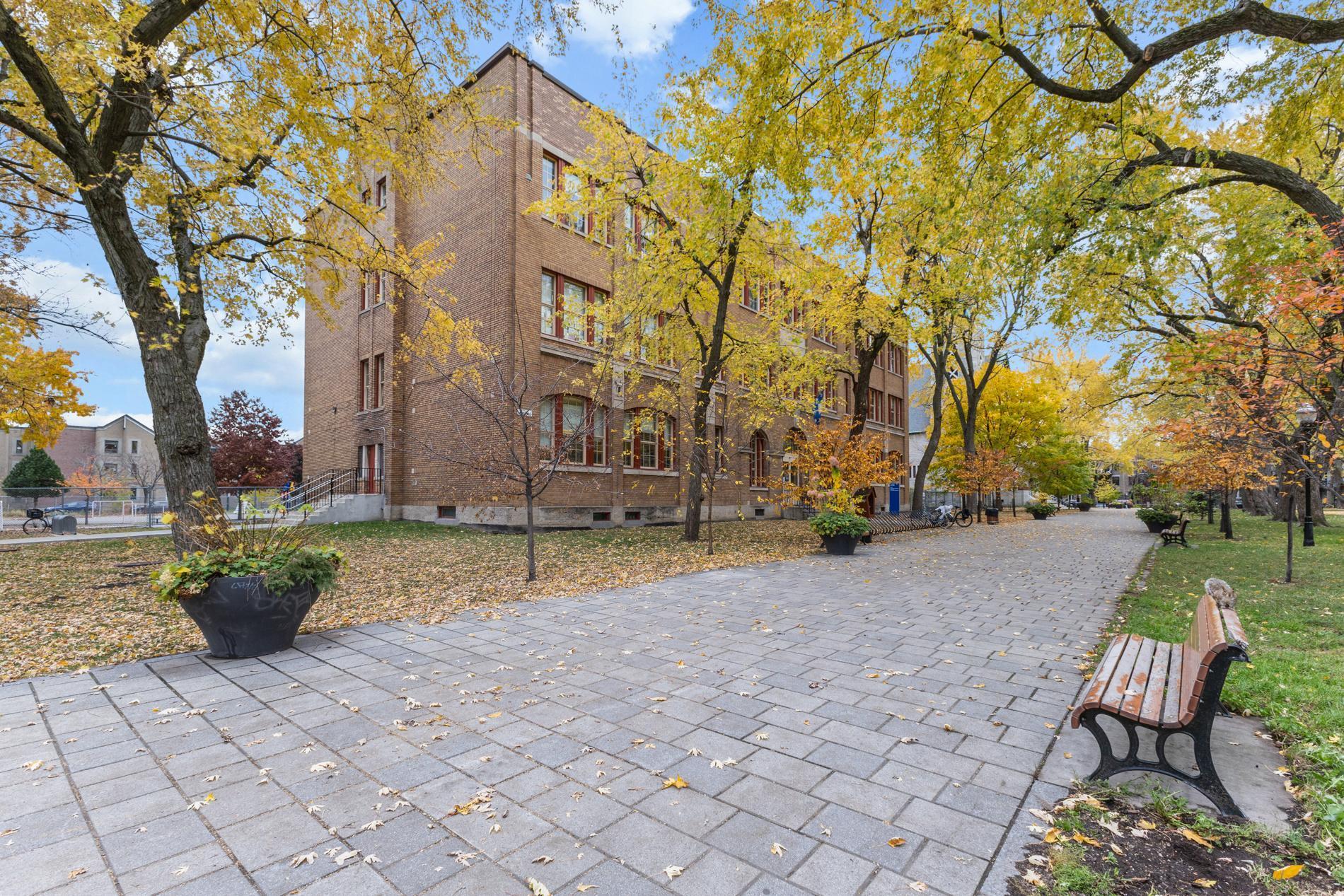 









4303


Rue Chapleau

,
Montréal (Le Plateau-Mont-Royal),




QC
H2H2K7

