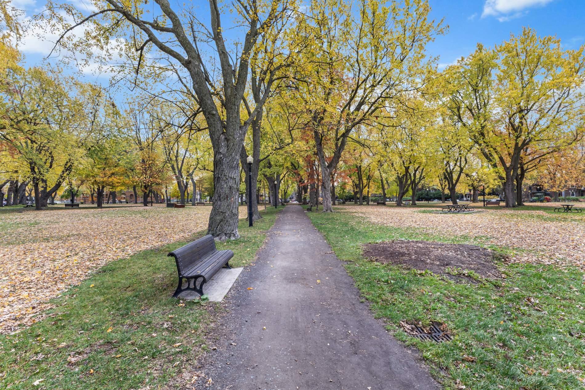 









4303


Rue Chapleau

,
Montréal (Le Plateau-Mont-Royal),




QC
H2H2K7

