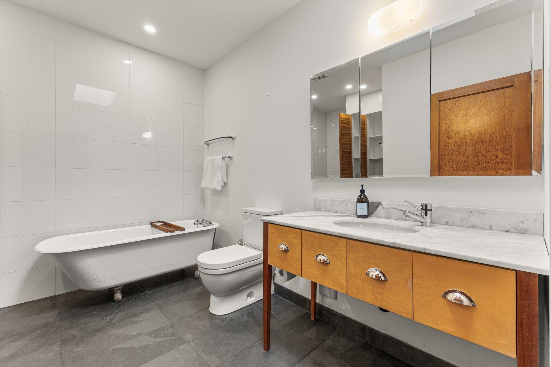 









4303


Rue Chapleau

,
Montréal (Le Plateau-Mont-Royal),




QC
H2H2K7

