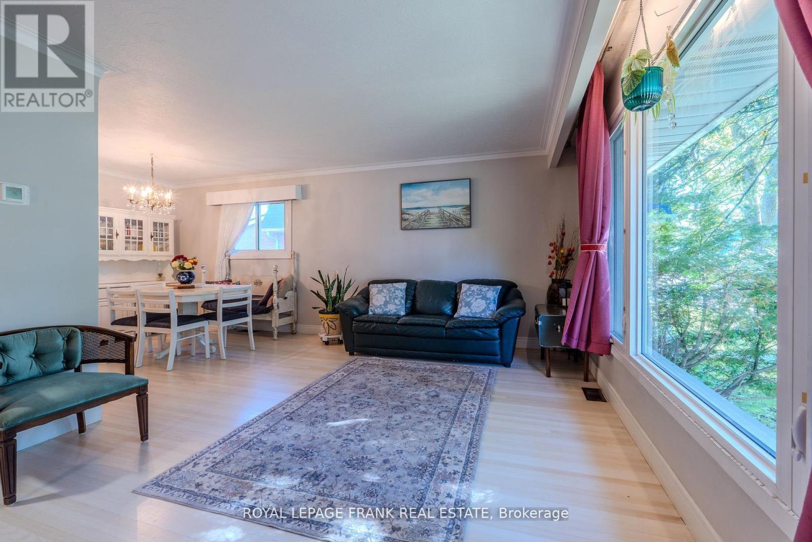 












32 MELBOURNE STREET E

,
Kawartha Lakes (Lindsay),




Ontario
K9V1X7

