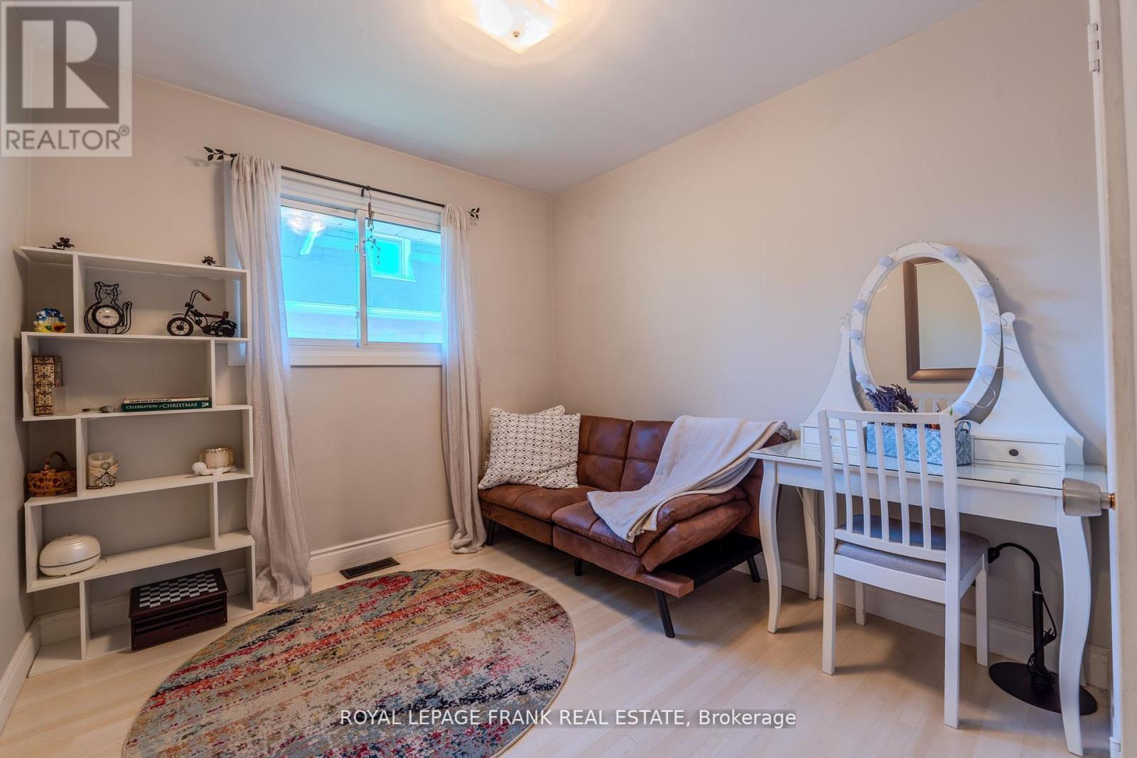 












32 MELBOURNE STREET E

,
Kawartha Lakes (Lindsay),




Ontario
K9V1X7

