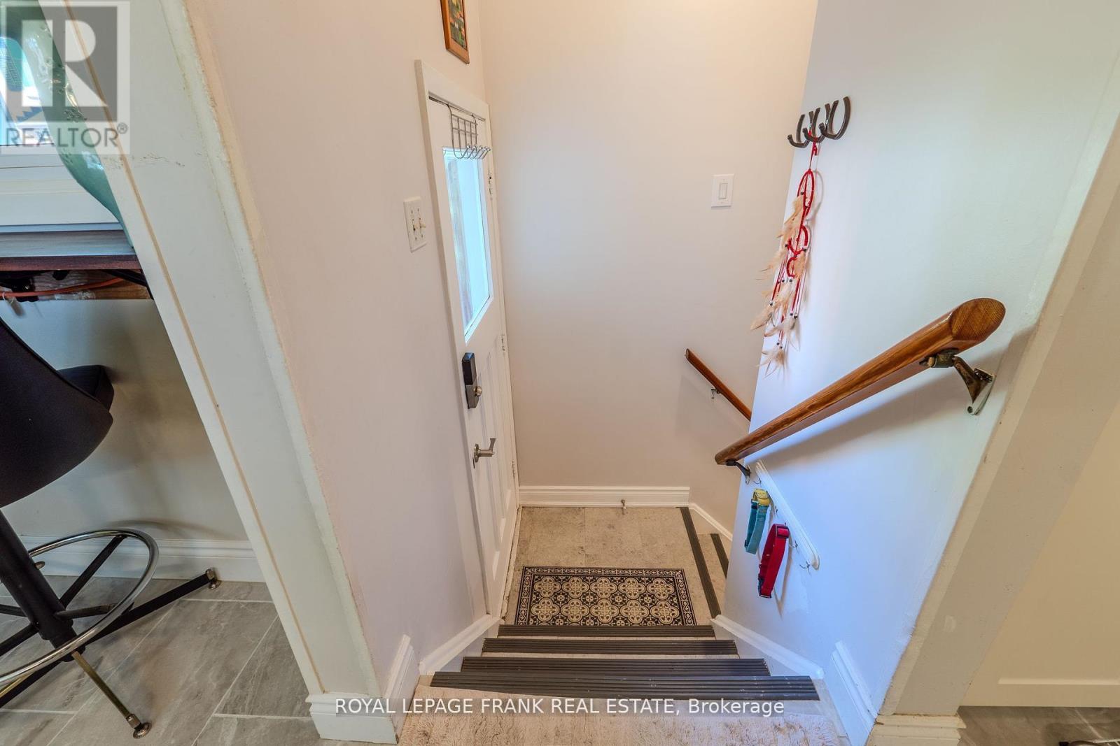 












32 MELBOURNE STREET E

,
Kawartha Lakes (Lindsay),




Ontario
K9V1X7

