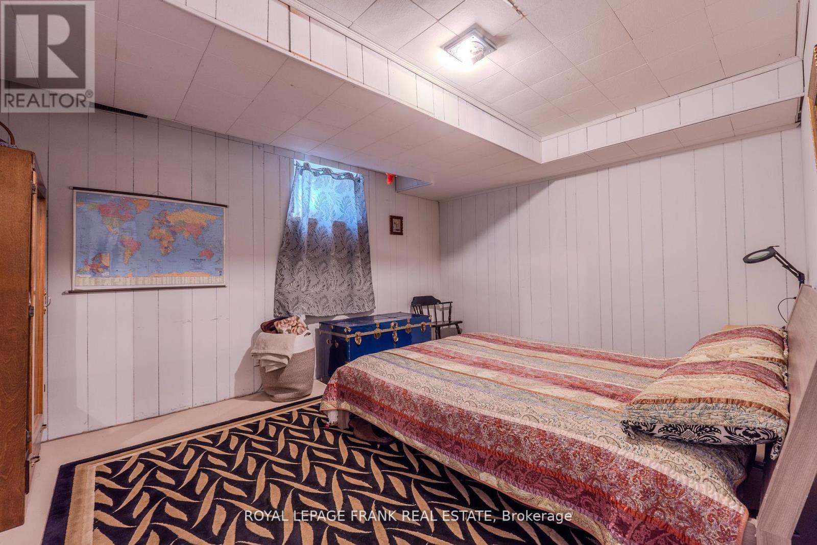 












32 MELBOURNE STREET E

,
Kawartha Lakes (Lindsay),




Ontario
K9V1X7

