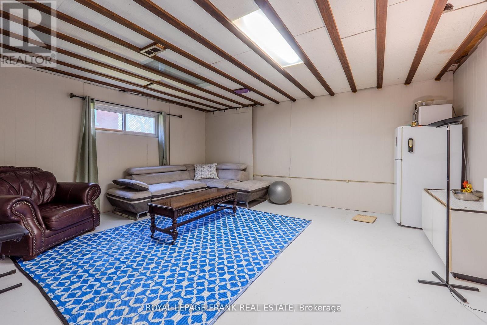 












32 MELBOURNE STREET E

,
Kawartha Lakes (Lindsay),




Ontario
K9V1X7

