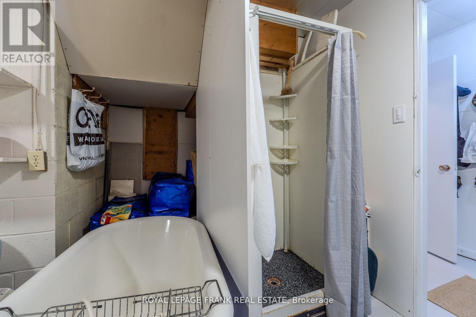 












32 MELBOURNE STREET E

,
Kawartha Lakes (Lindsay),




Ontario
K9V1X7

