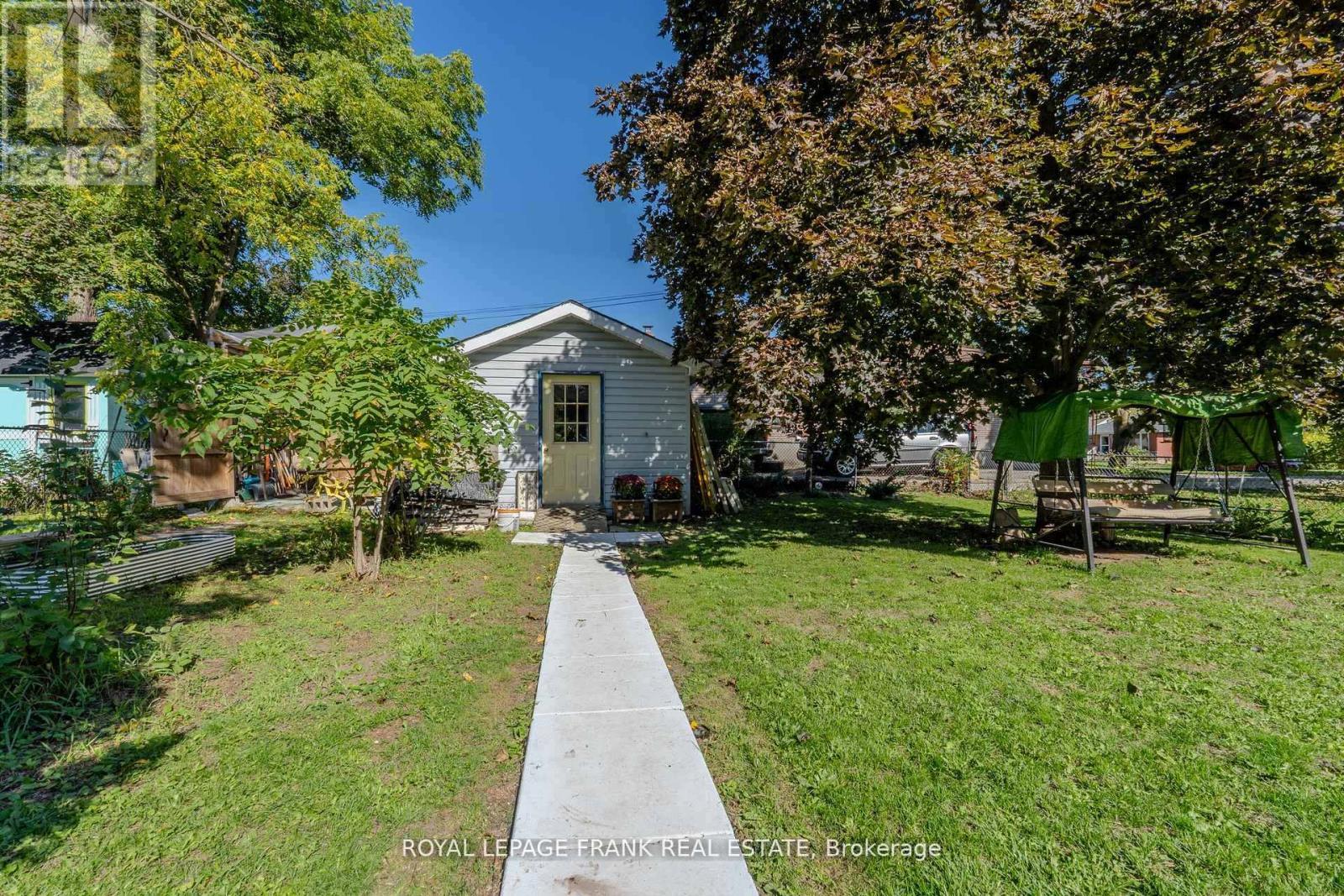 












32 MELBOURNE STREET E

,
Kawartha Lakes (Lindsay),




Ontario
K9V1X7

