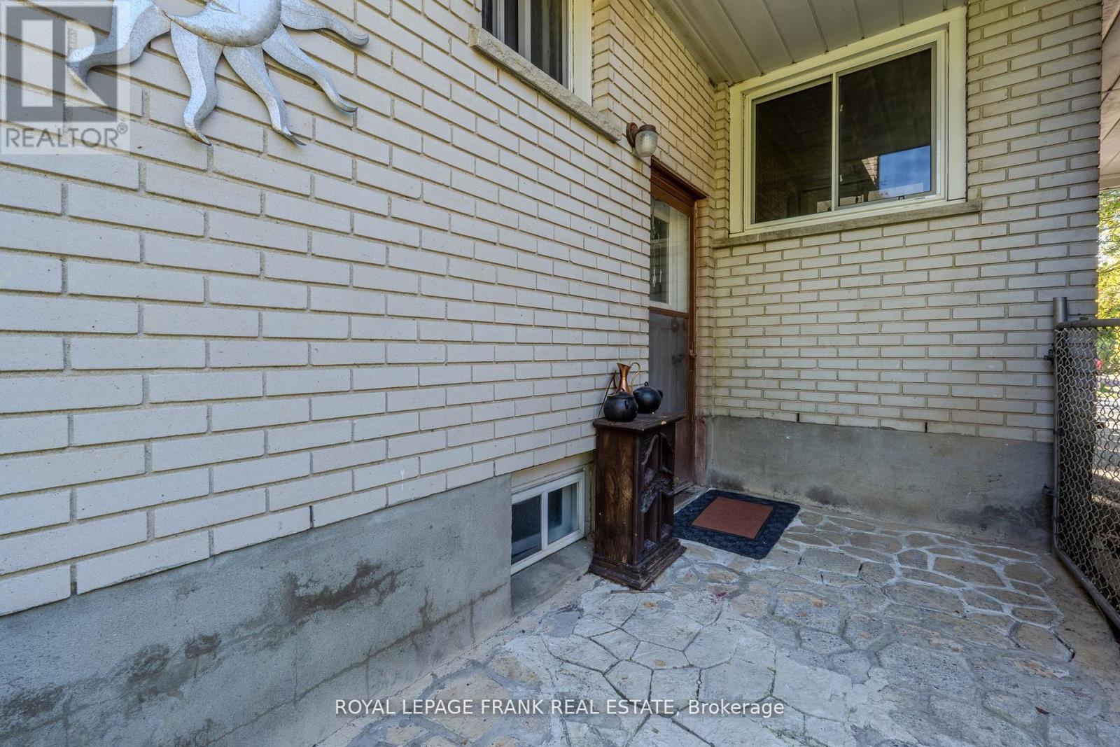 












32 MELBOURNE STREET E

,
Kawartha Lakes (Lindsay),




Ontario
K9V1X7

